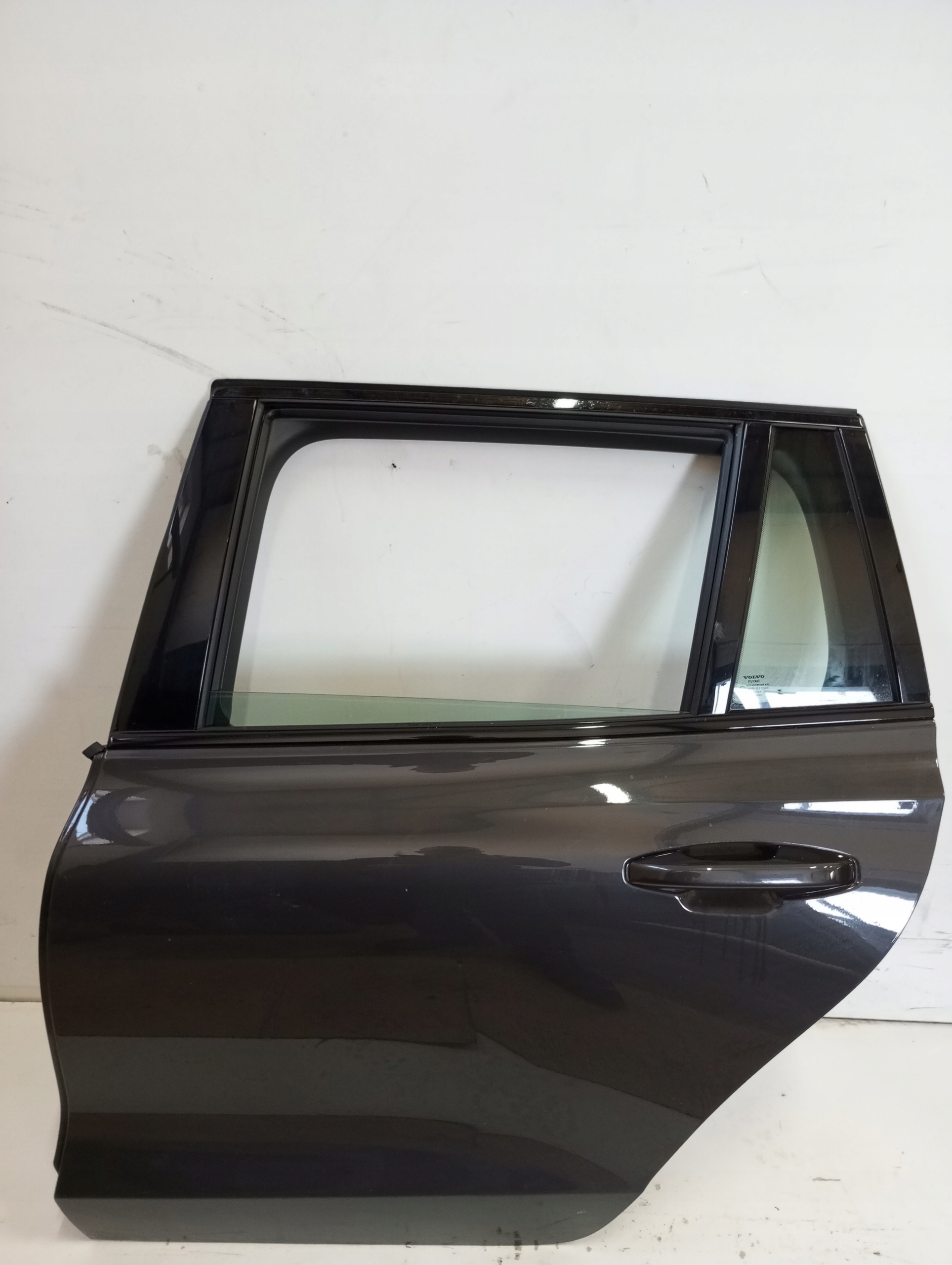 door left rear. VOLVO V60 24R