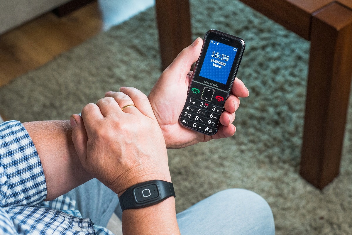 Telefon dla Seniora z lokalizacją GPS MM735 Model telefonu MM735