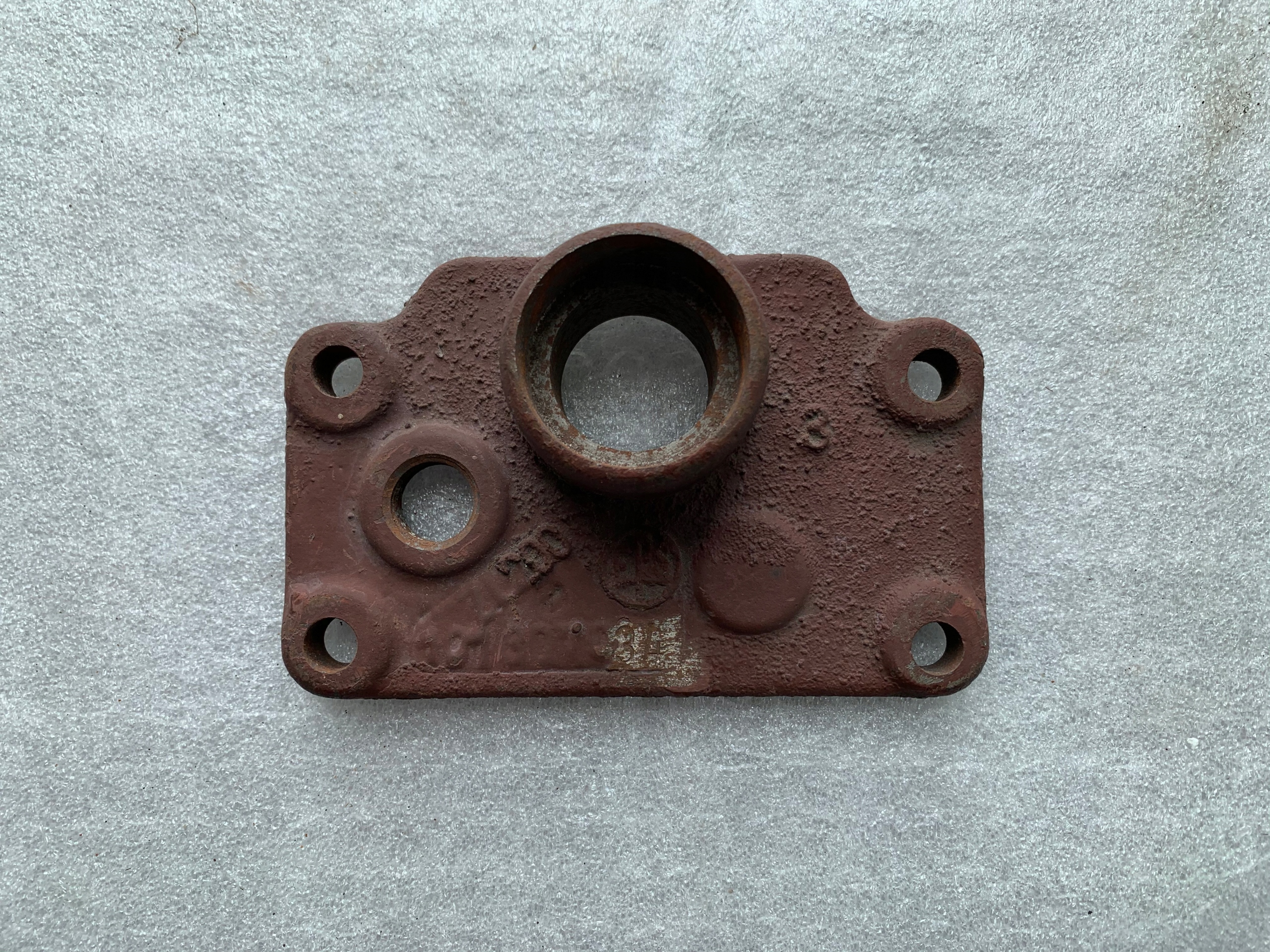 КРЫШКА КОРОБКИ ПЕРЕДАЧ РУЛЕВОЕ КОЛЕСО. ВАЛА 102.307.034