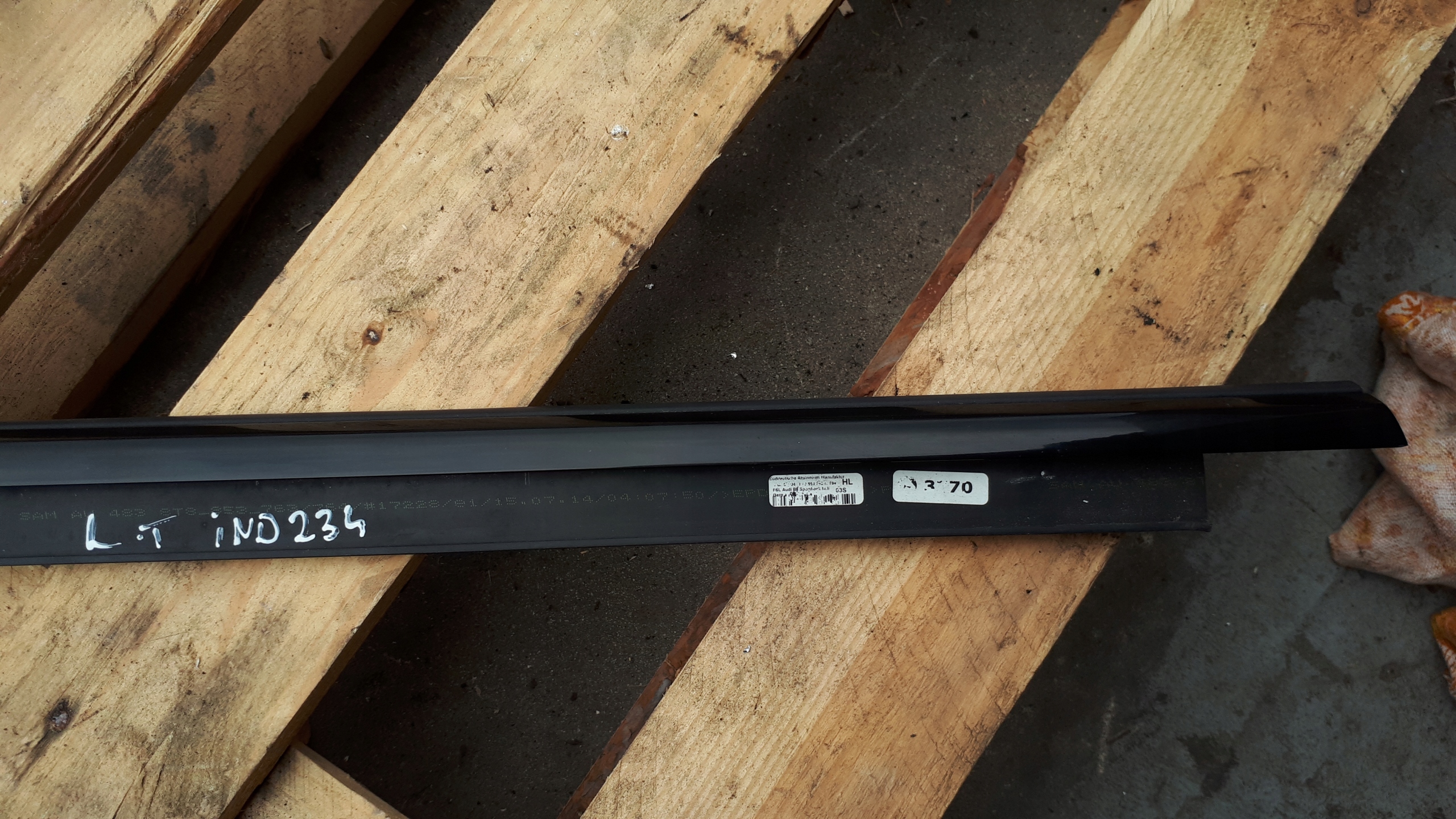 A5 8T LIFT moulding dust left rear part SPORTBACK