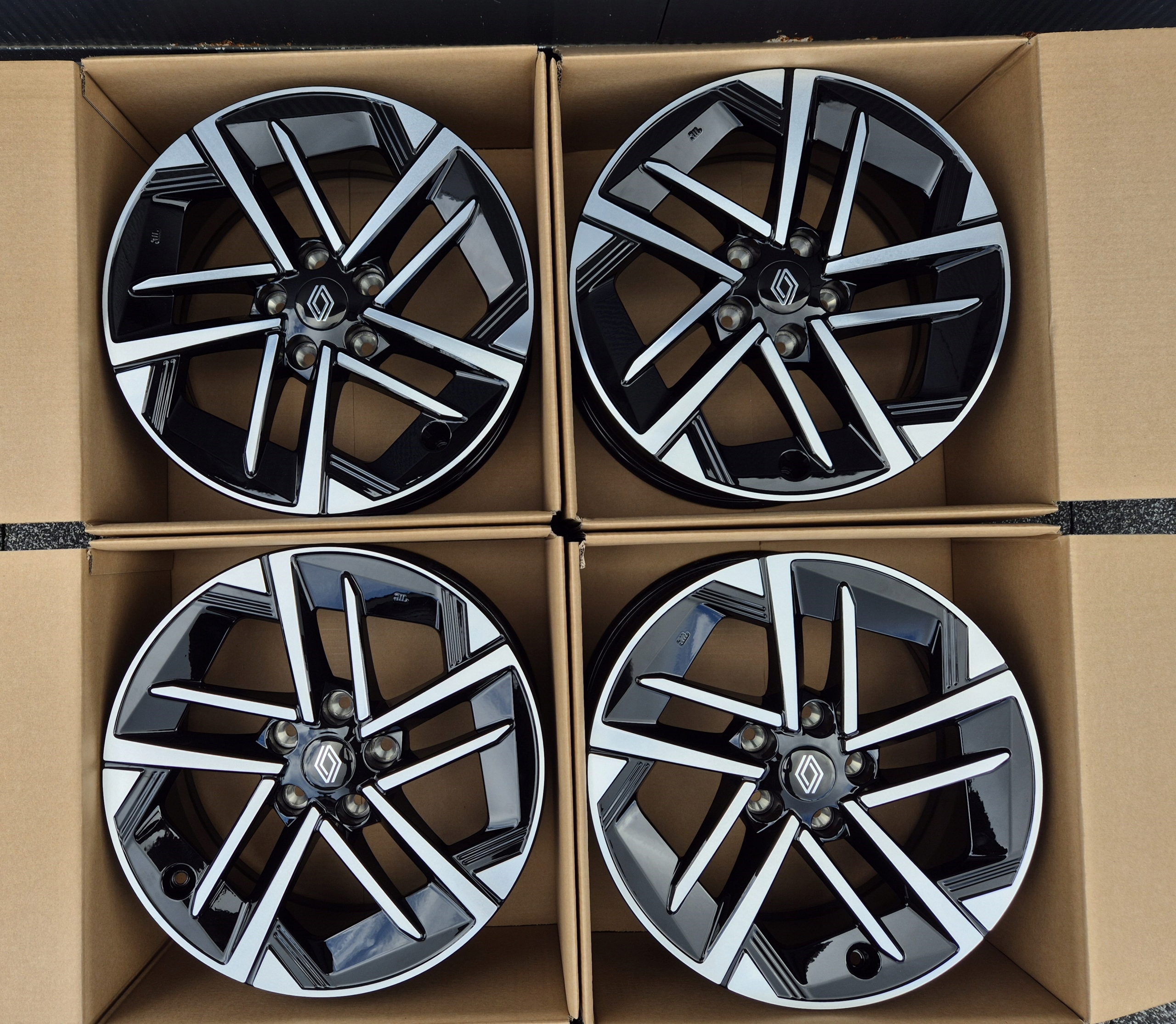 Felgi 17 do RENAULT Captur Austral Arkana Symbioz Megane Talisman Kod producenta NISS17REN35