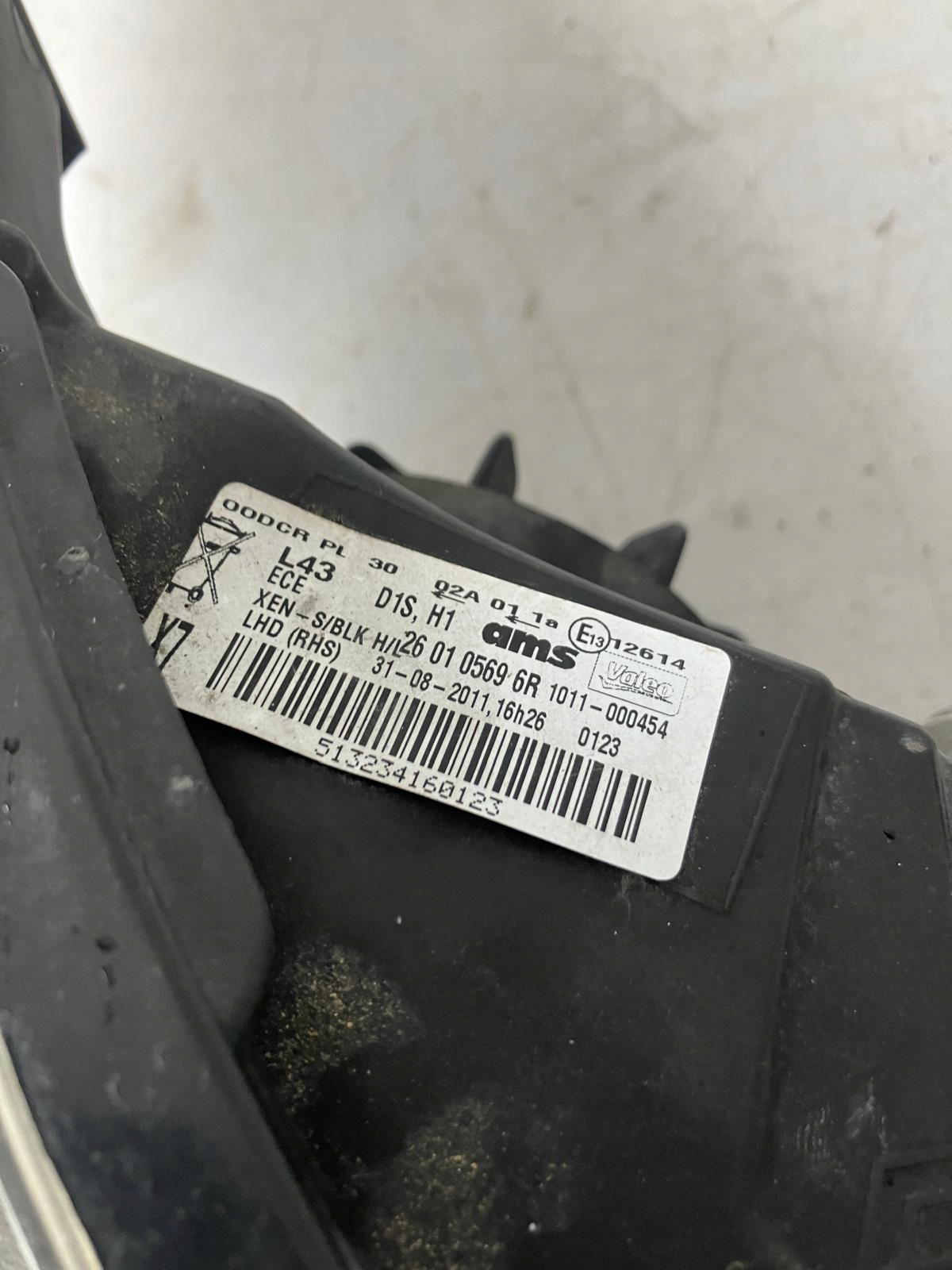 light right front XENON RENAULT LATITUDE 260105696R