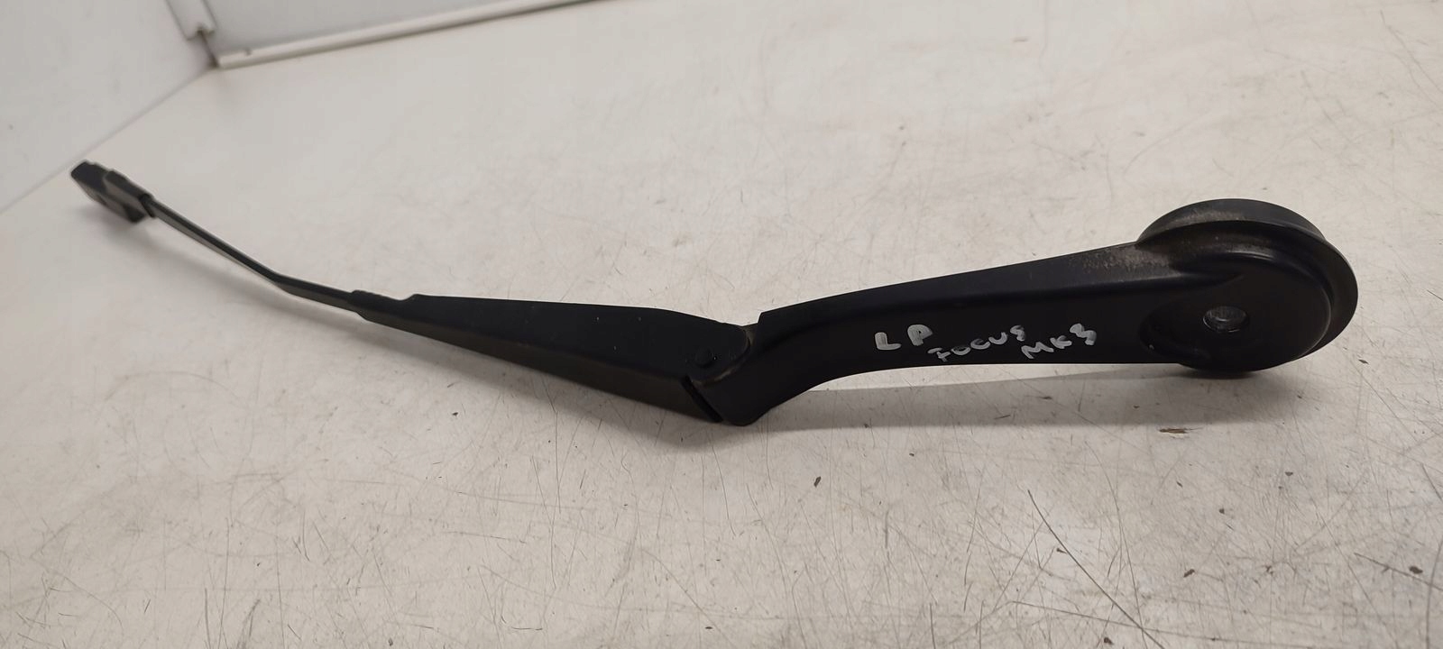 wiper arm left Ford Focus MK3 1,6 TDCI