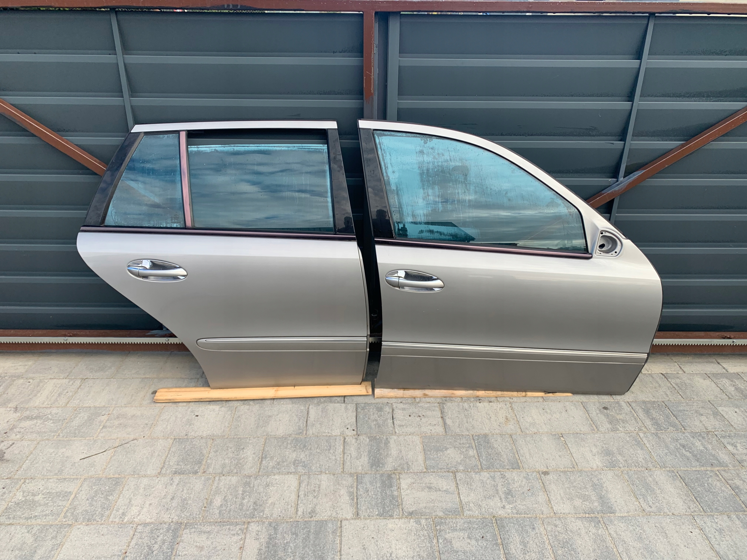 MERCEDES E W211 DRZWI PRZÓD PRZENIE PRAWE PRAWY C723 723