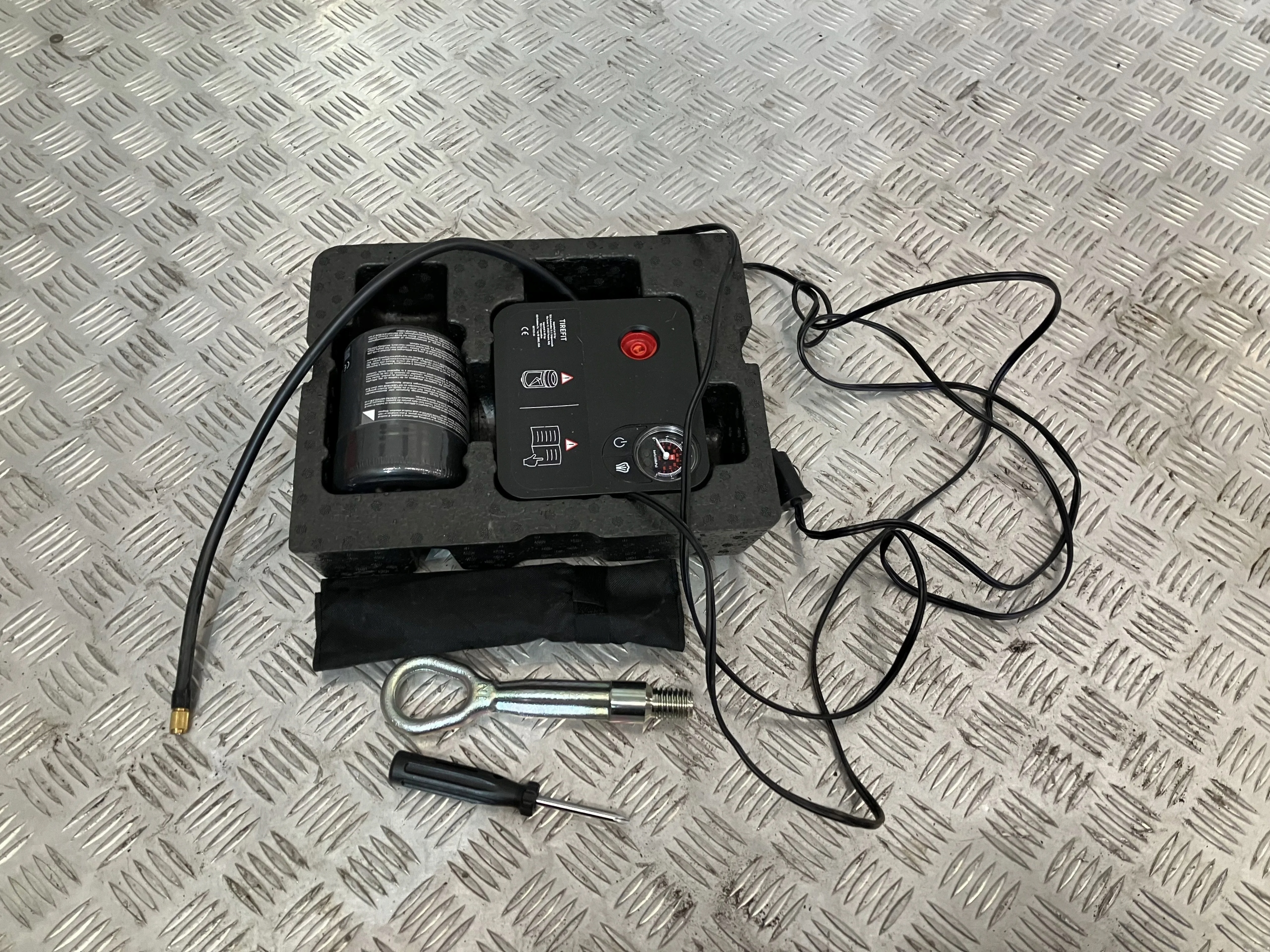 WKŁAD KOŁA ZAPAS KOMPRESOR UCHO WKRĘTKA BMW 5 G31