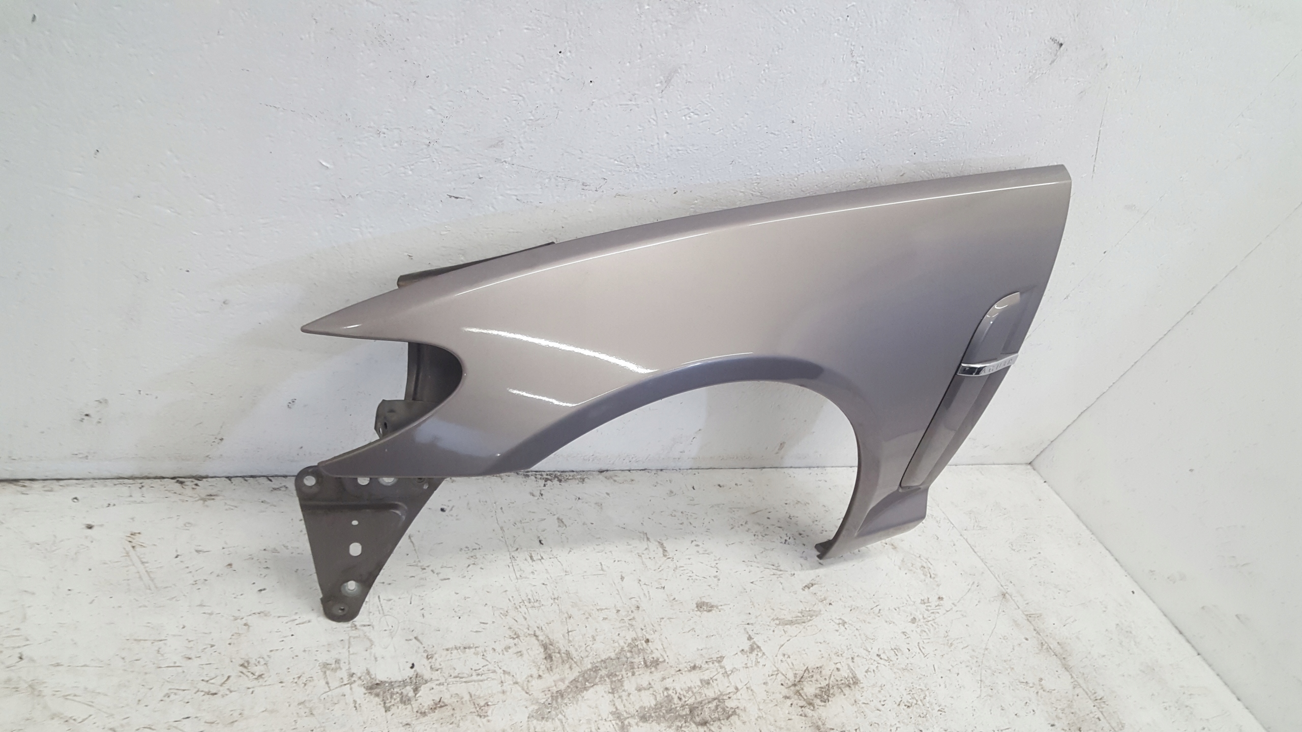 fender left front JAGUAR XF LMO