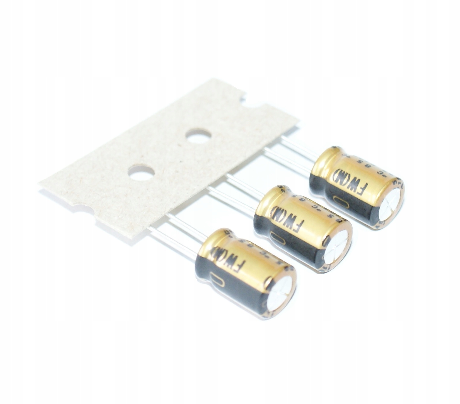 

Nichicon Fw 470uF/16V Do Audio - 3 sztuki (#771)