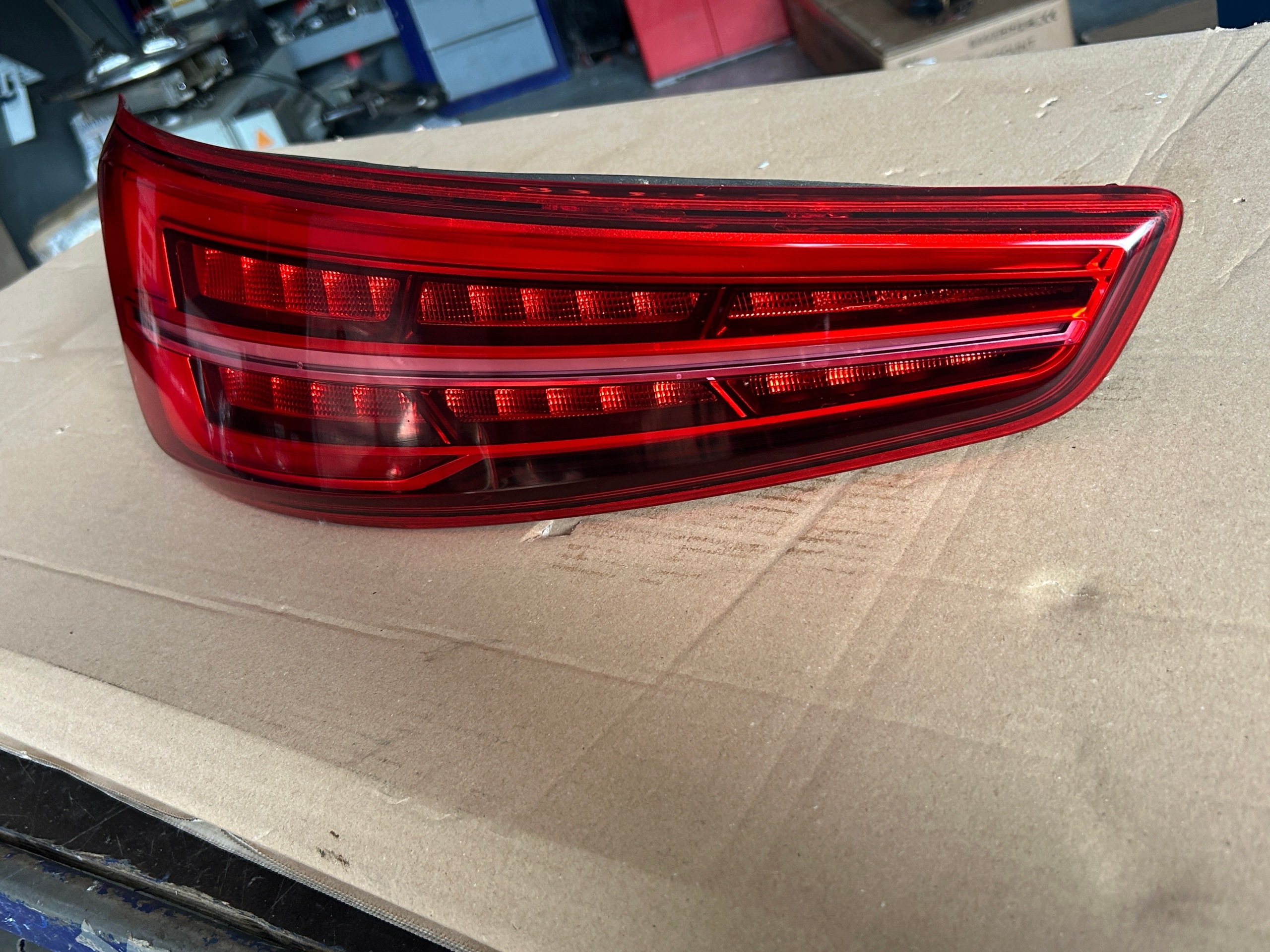 AUDI Q3 8U LIFT light rear left LED 8U0945093N