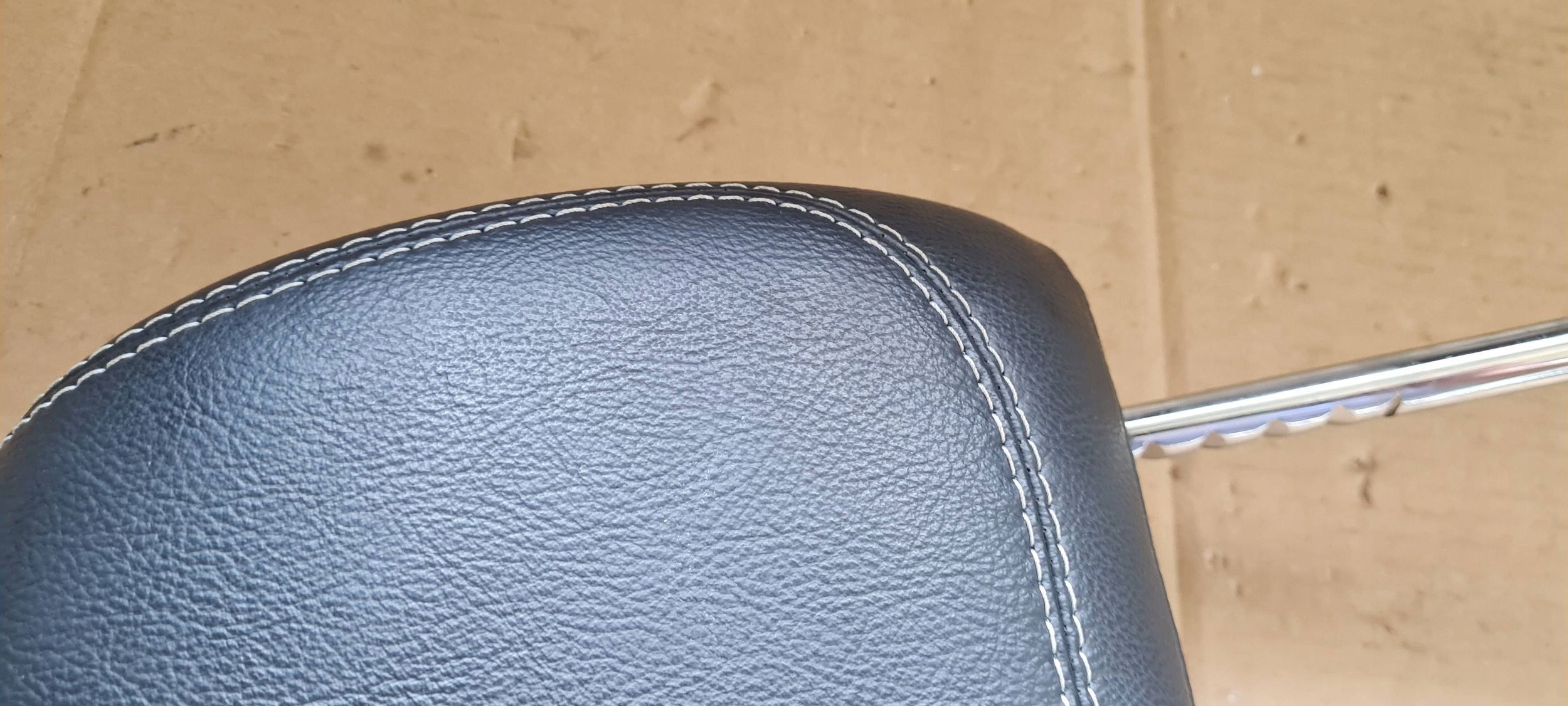 Chrysler Pacifica 2022 rest seat left front front leather