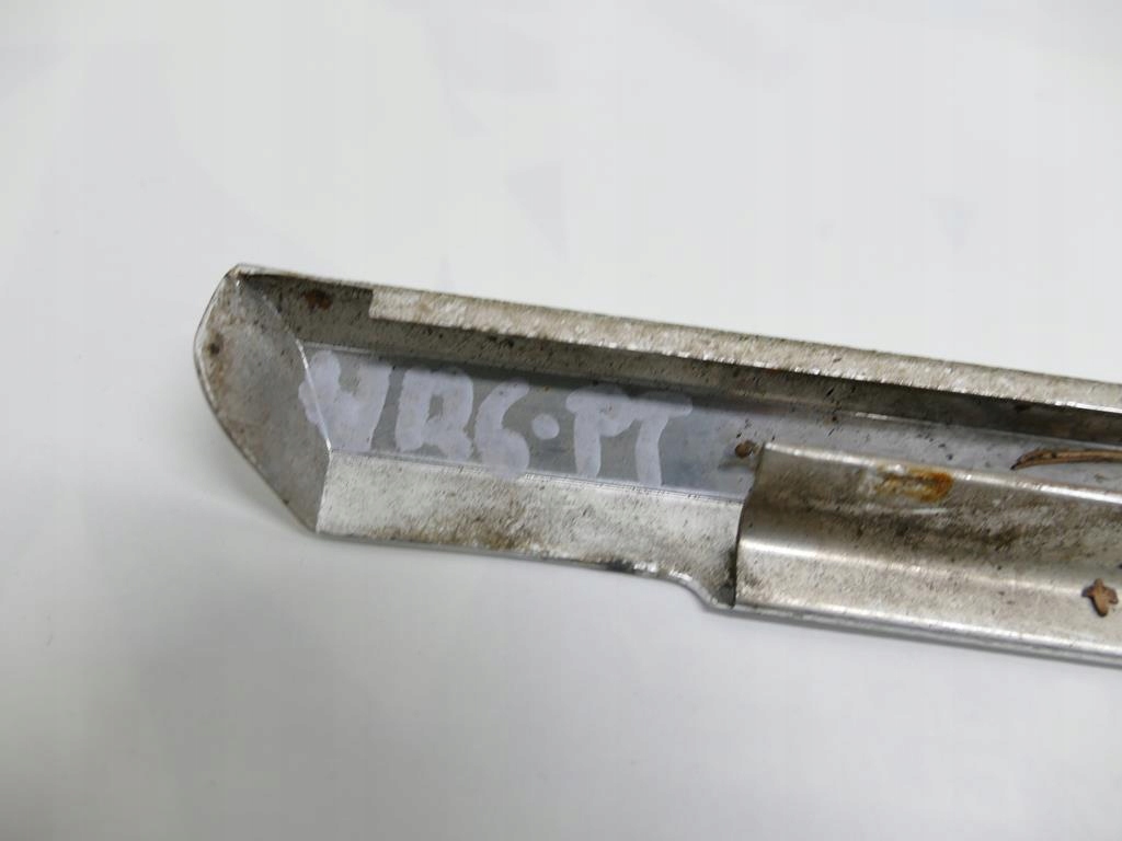 MERCEDES S W126 300 SE moulding dust P.T.