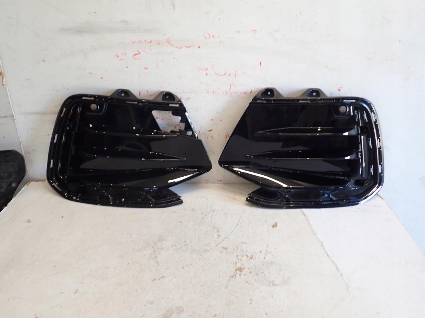 grid of a bumper left front VW PASSAT B9 R-LINE 2023- 3J0853665D