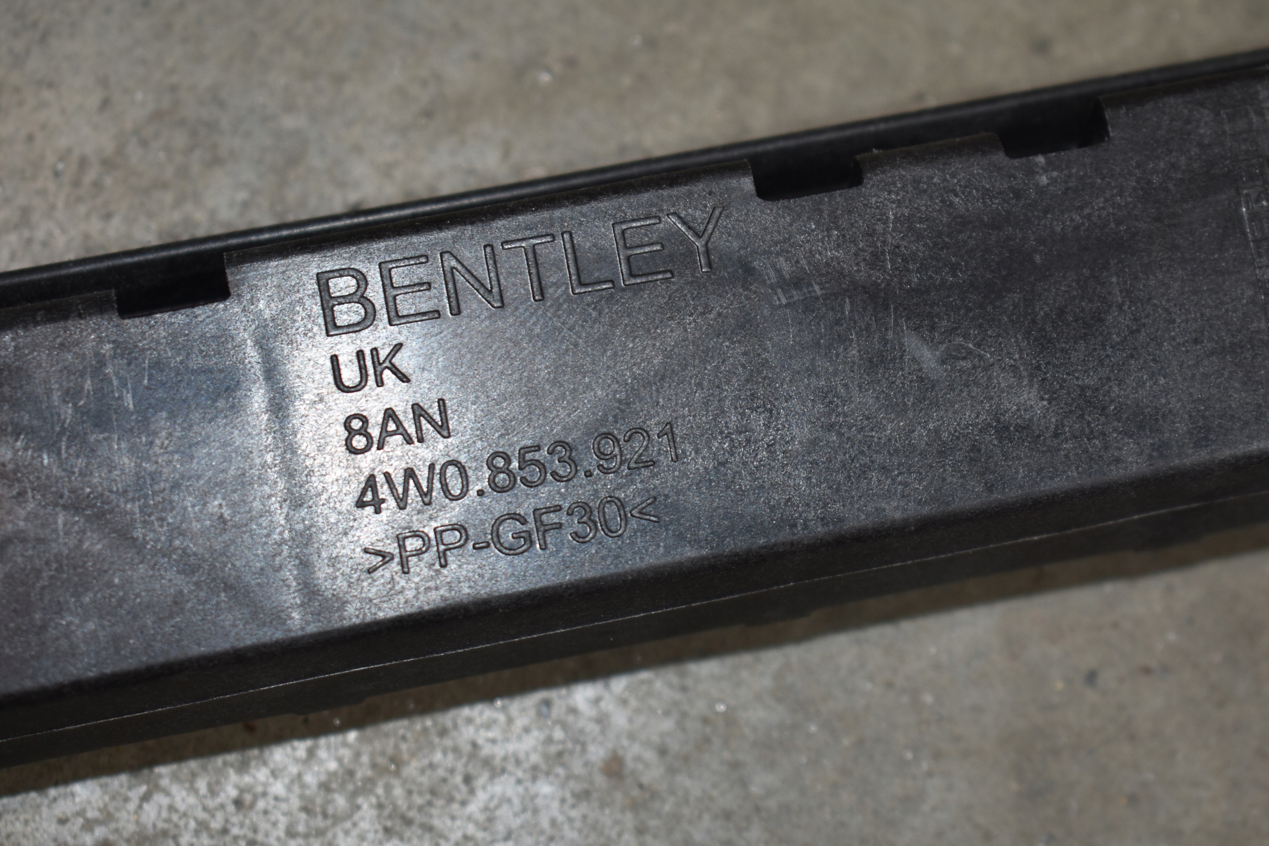 IDEALNE holder front front left BENTLEY FLYING SPUR 1