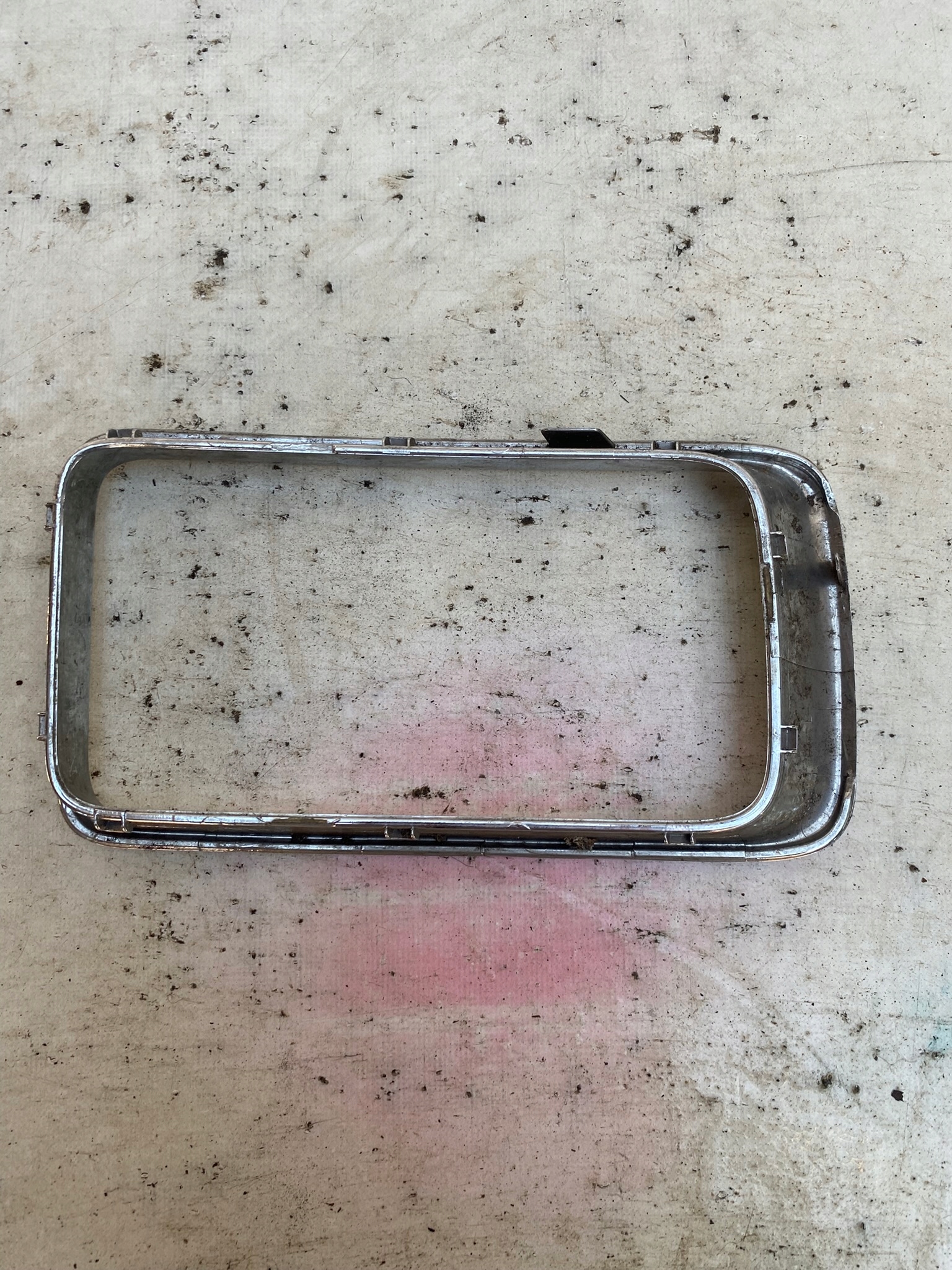 JEEP GRAND CHEROKEE grid CHROM W ATRAPE grill right 68143132AB