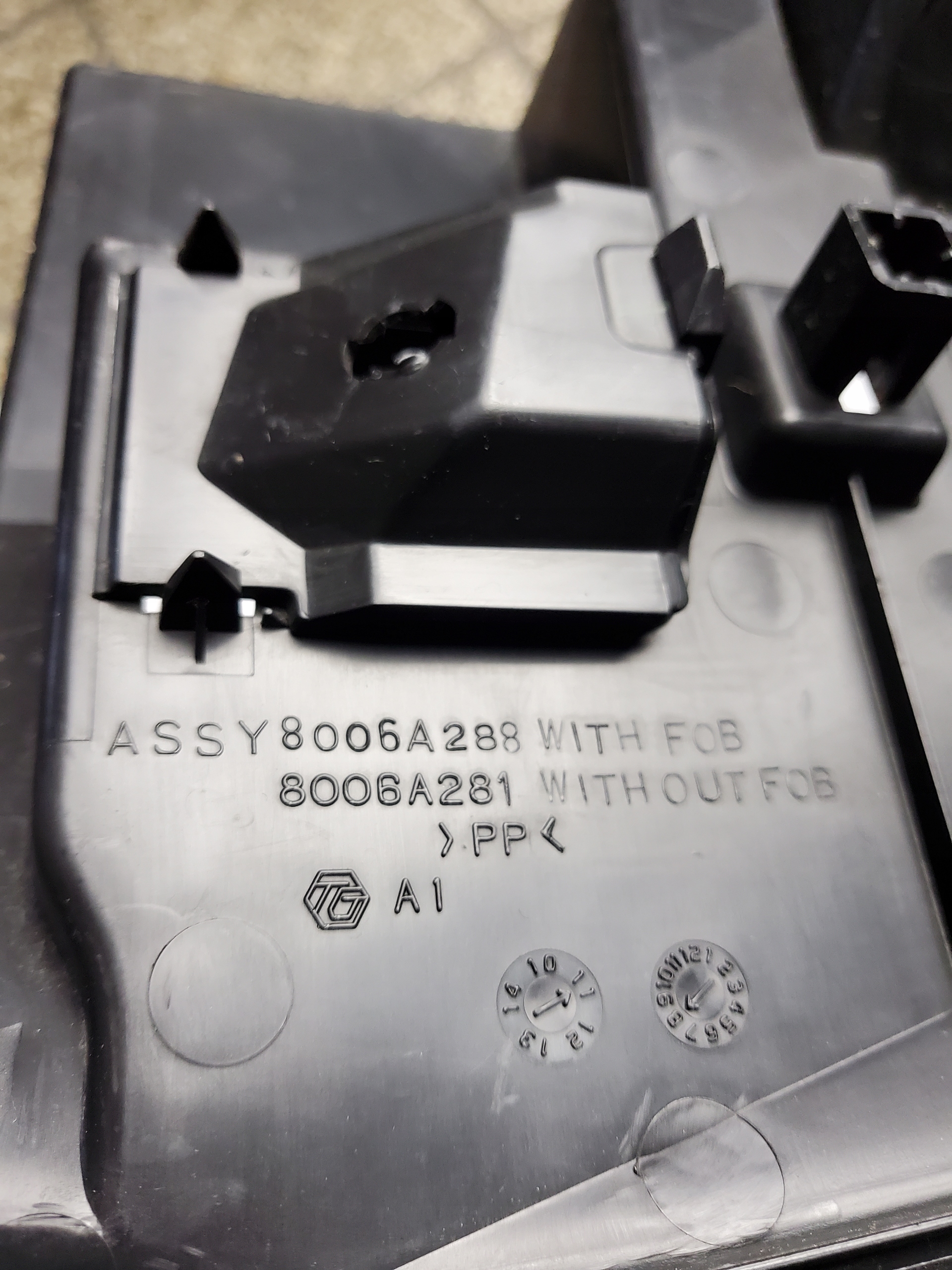 fedél csomag táblák MITSUBISHI ASX 8006A288 OE EU