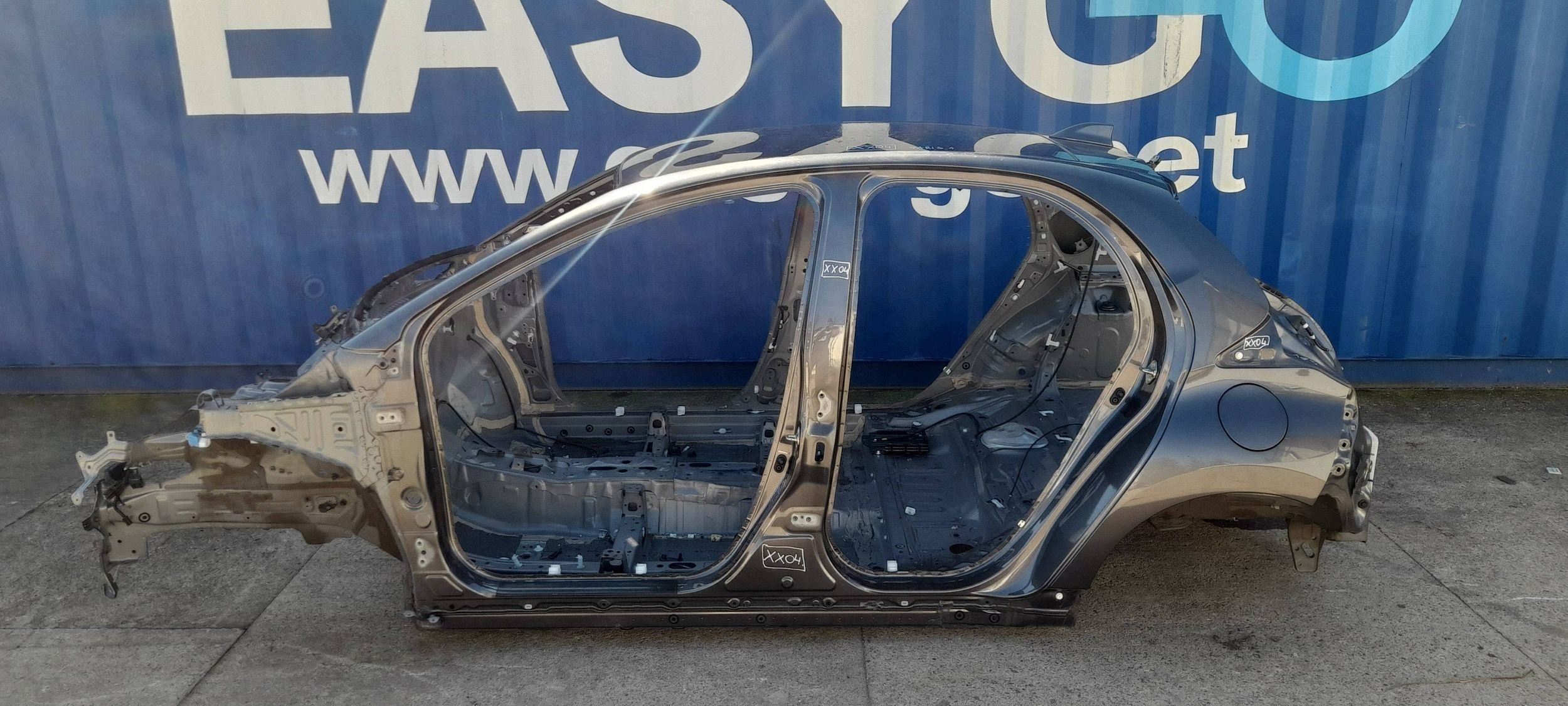Toyota Yaris XP21 / Mazda 2 KD Bok sinistra