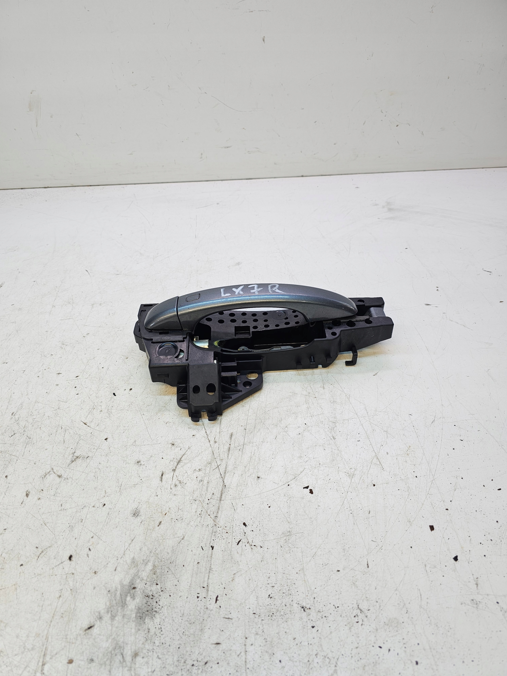 handle right AUDI A4 B8 A5 8T Q5 LX7Z 8T0837886B