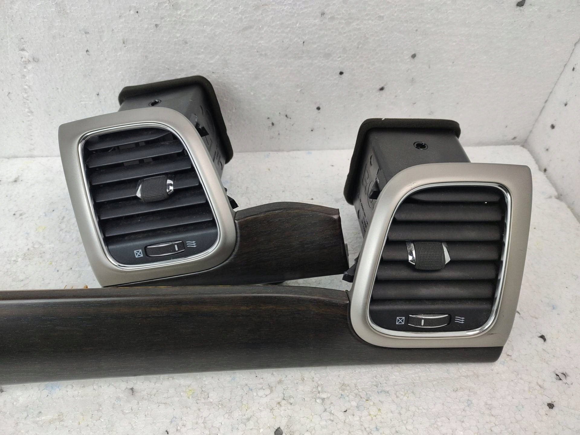 grid air conditioning devices Jeep Grand Cherokee 4 facelift 2014 17499F