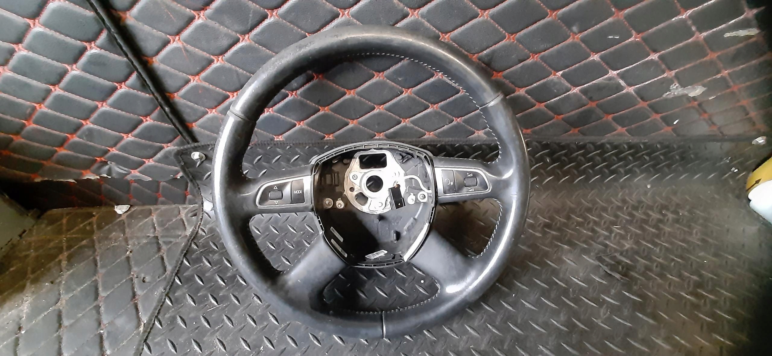 рулевое колесо кожа Audi Q5 8R0419091S