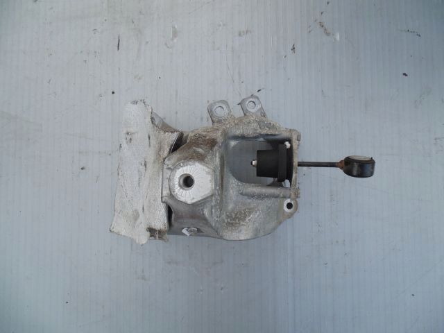 Лапа двигателя AUDI A4 8W0 4M0199308BL