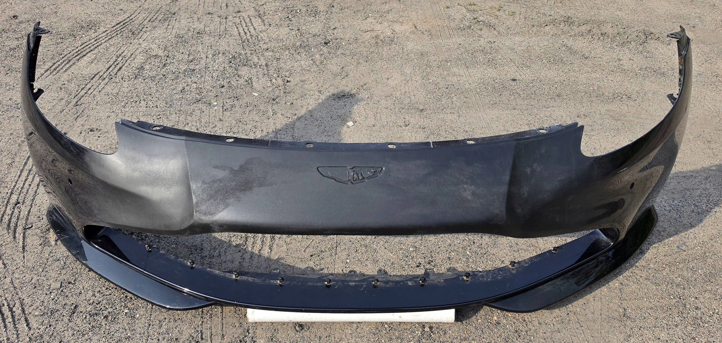 Aston Martin Vantage volante roadster nárazník predný Pred liftingiem 2018