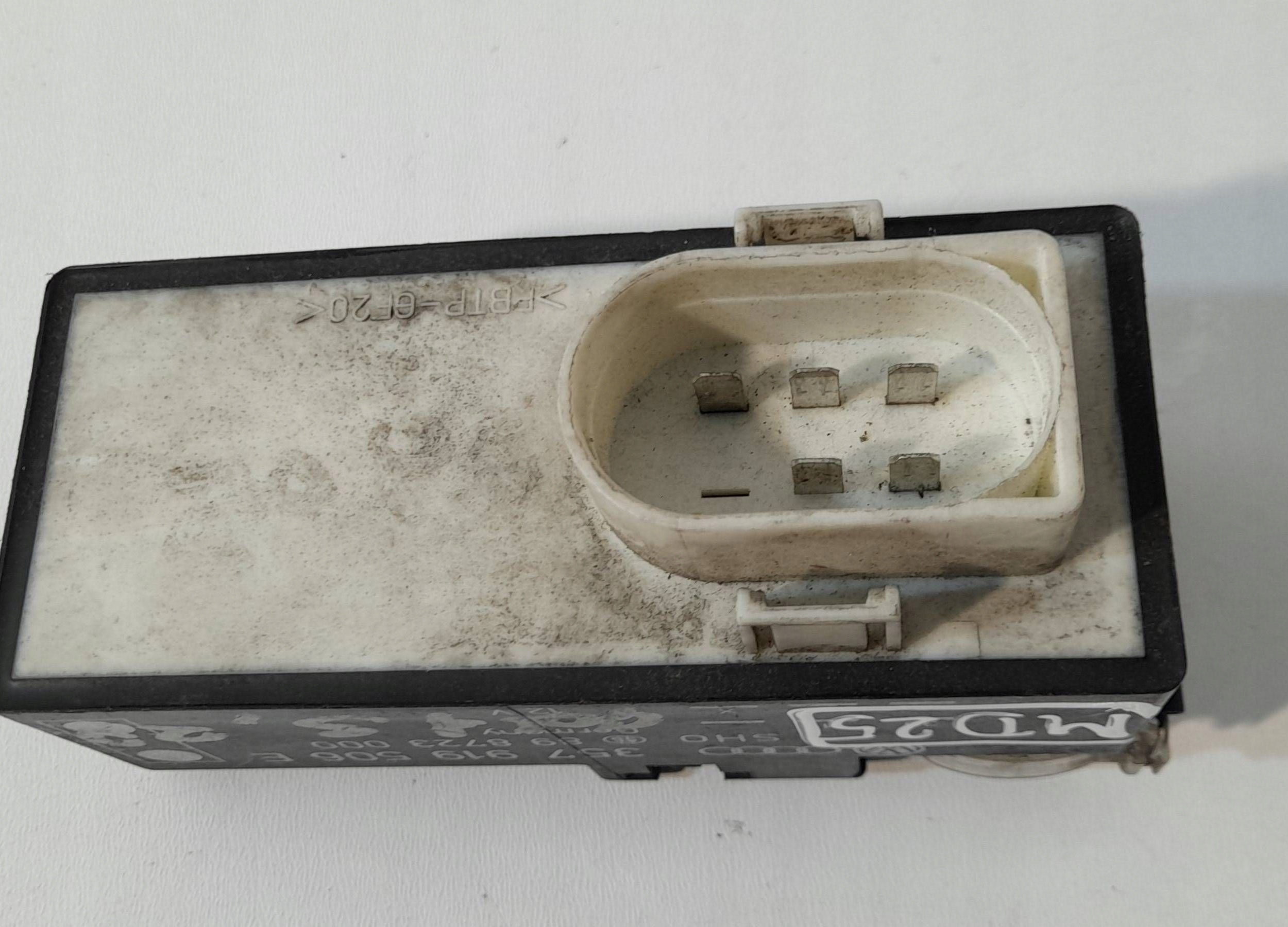 Volkswagen Golf III Centralina / modulo VENTOLA 357919506E (MD25)