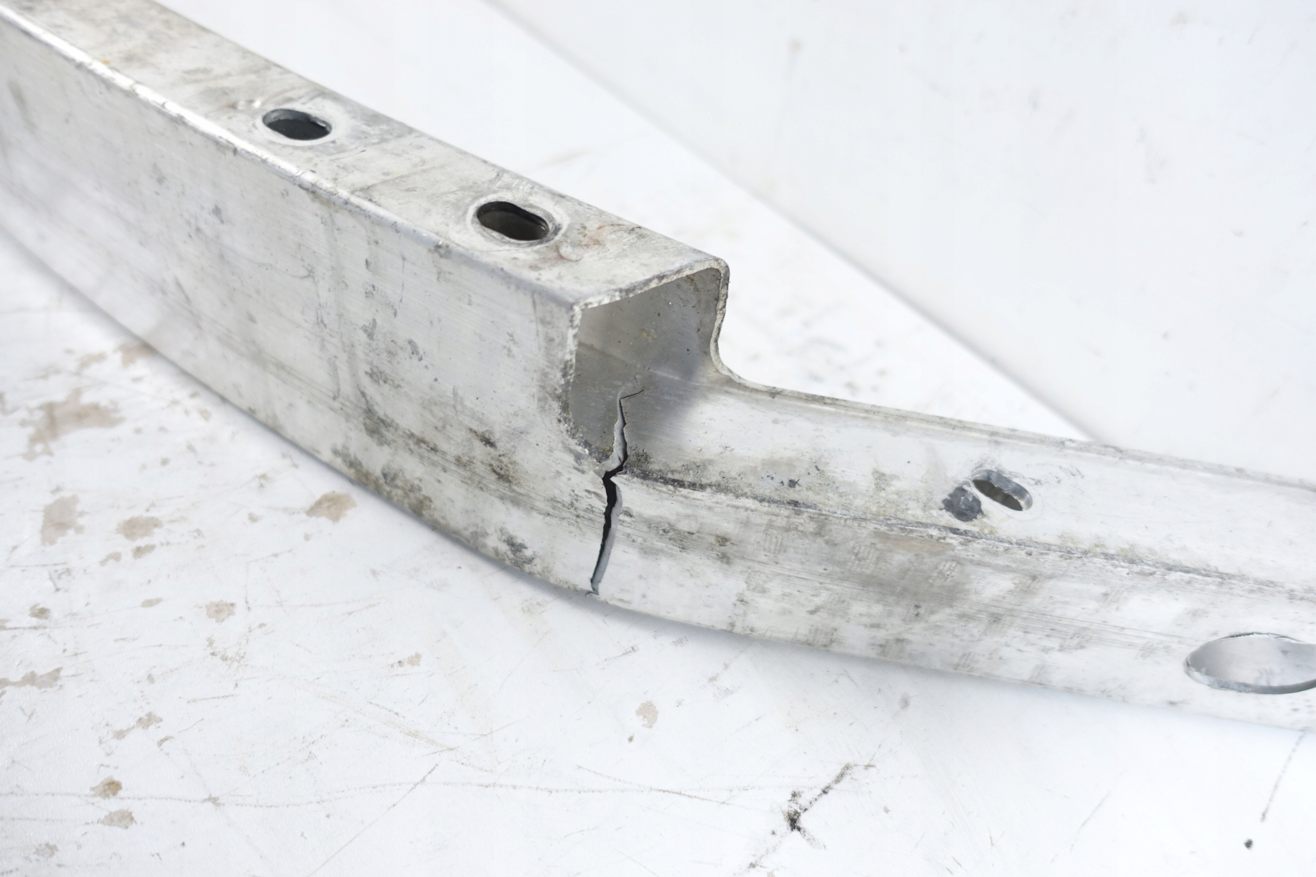 TESLA MODEL 3 2017- pillar sider upper of a bumper front 1104667-00-F