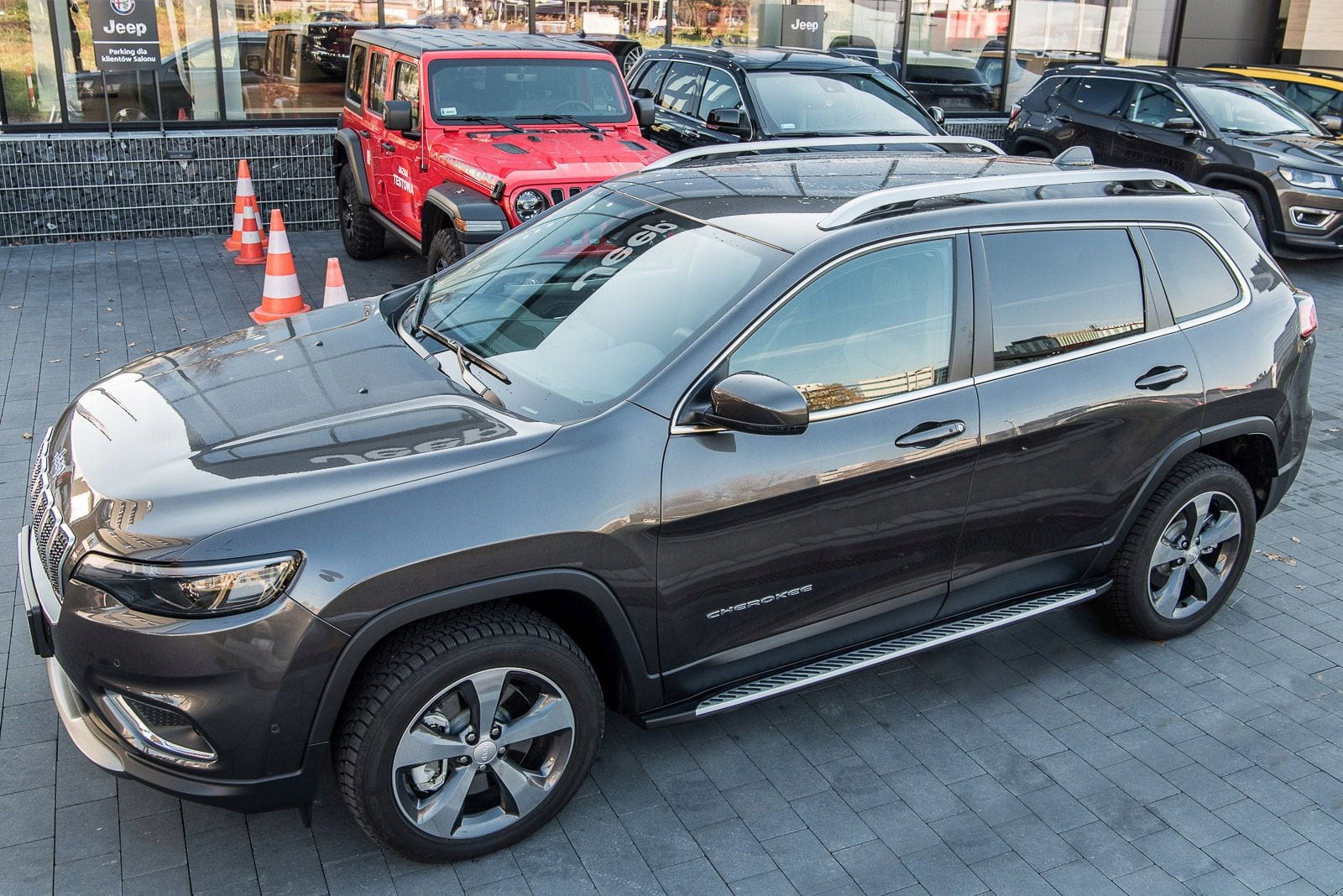 JEEP CHEROKEE V KL 2014- STOPNIE BOCZNE PROGI Producent inny