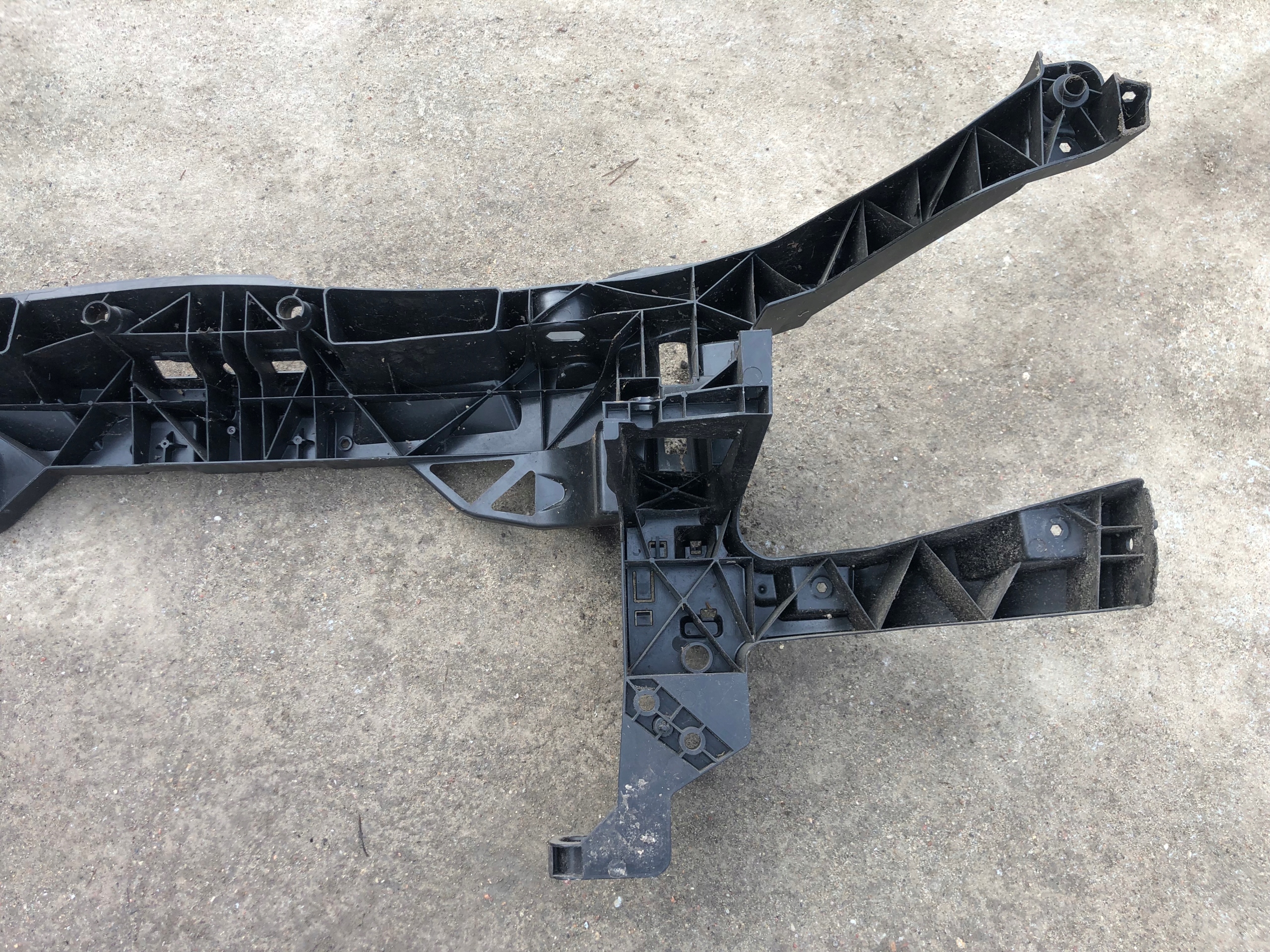 support panel for radiators front MERCEDES W910 A9108800500 without OKUCIA