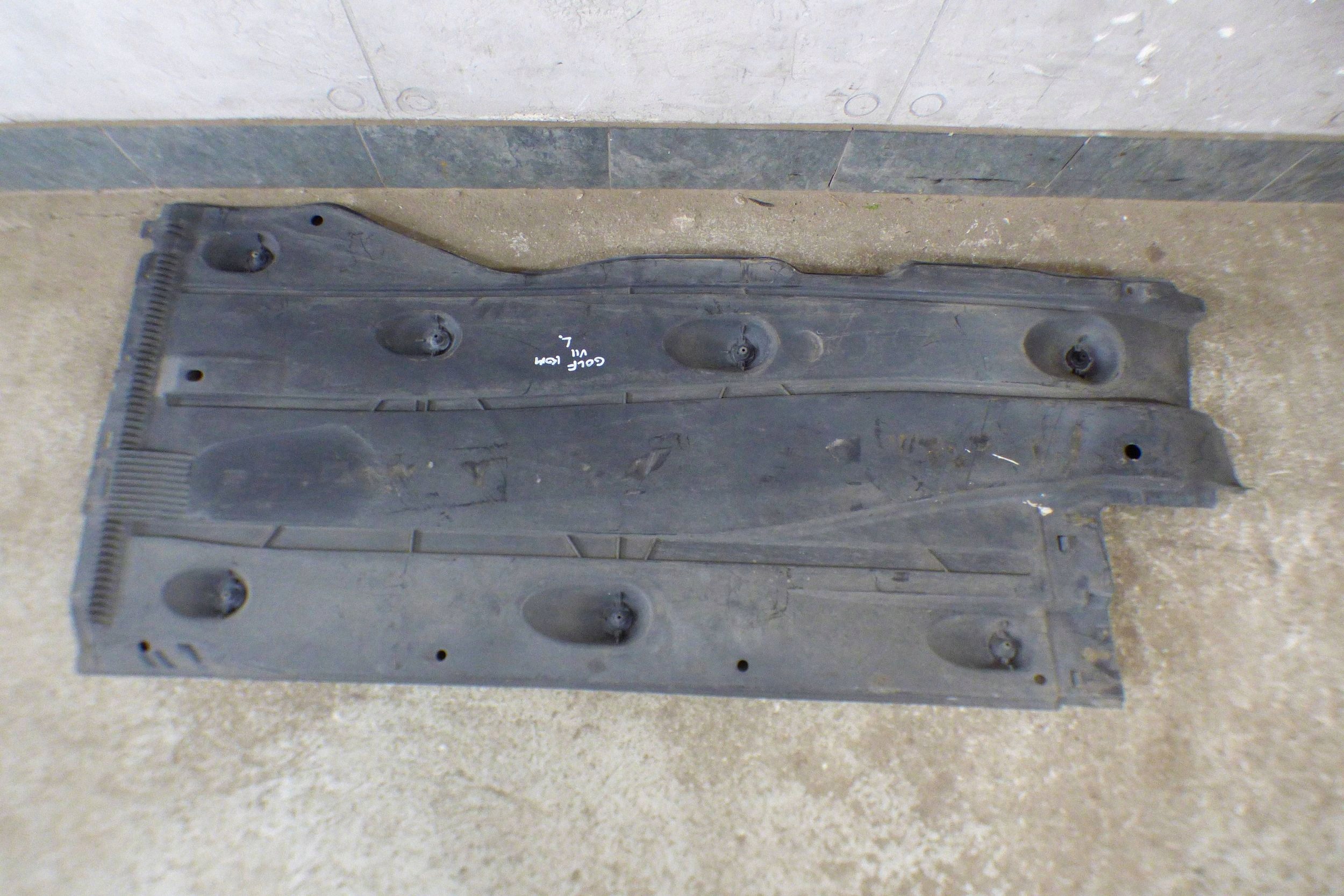 Volkswagen Golf VII cover chassis left 5Q0825201L original st.BDB