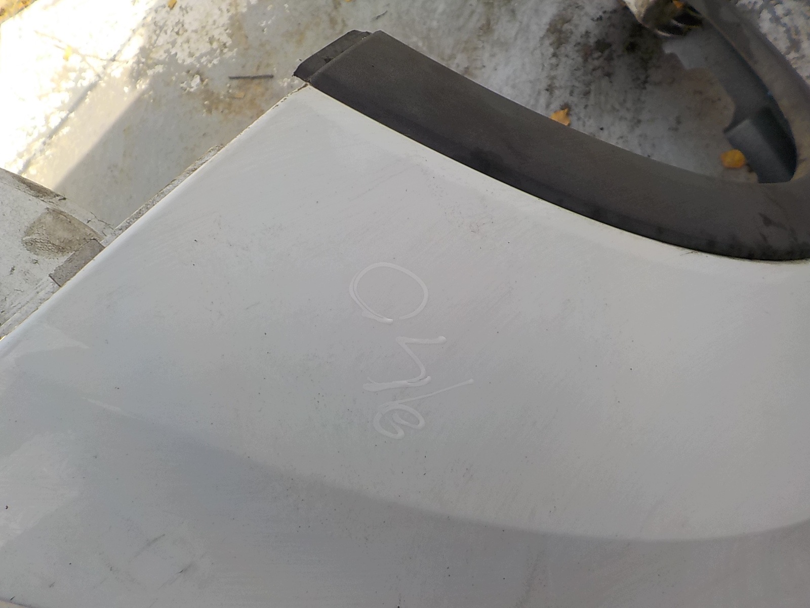 940 FORD KUGA and fender right front front