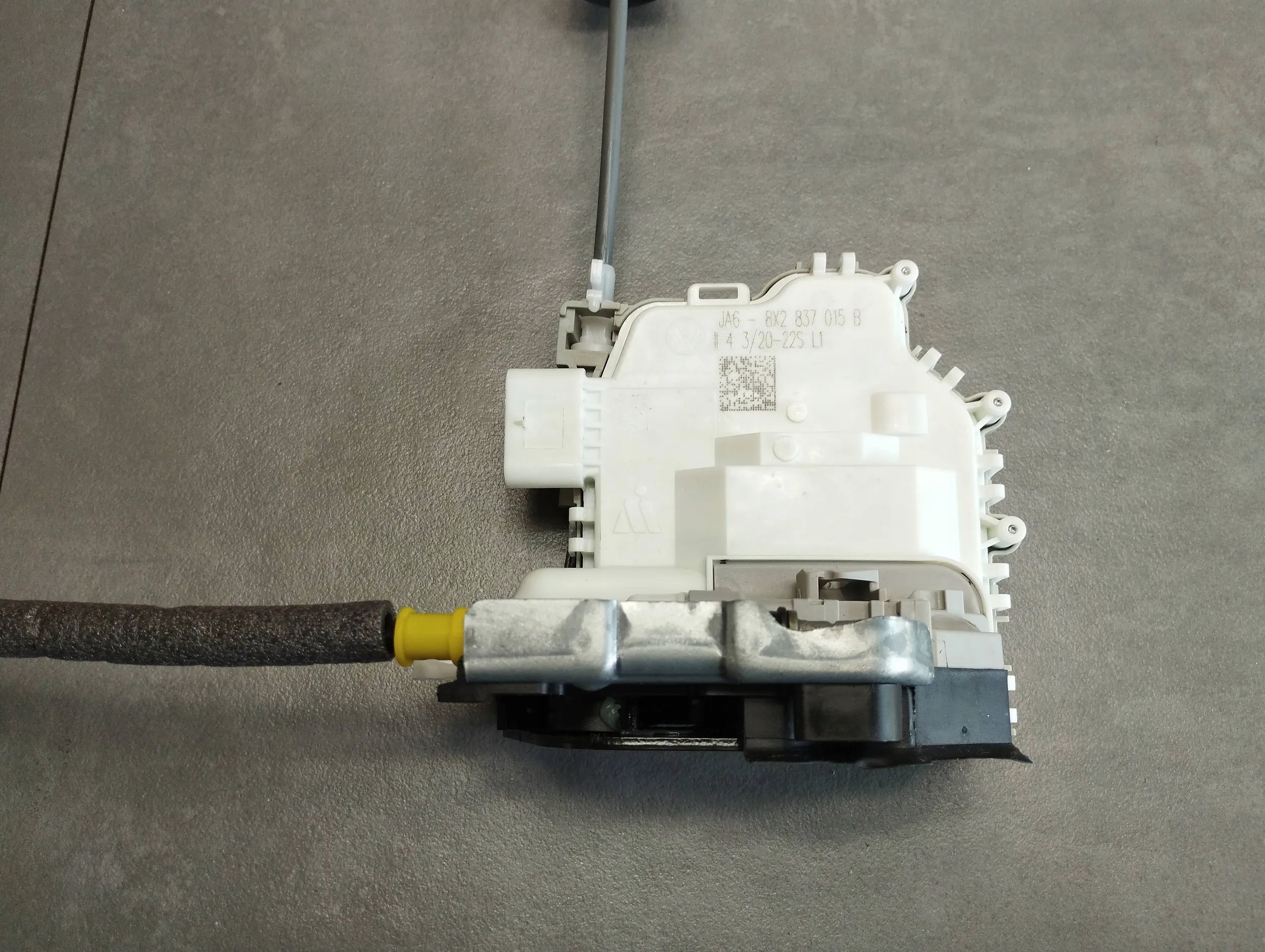 Audi A4 B9 8W lock left front 8X2837015B UK