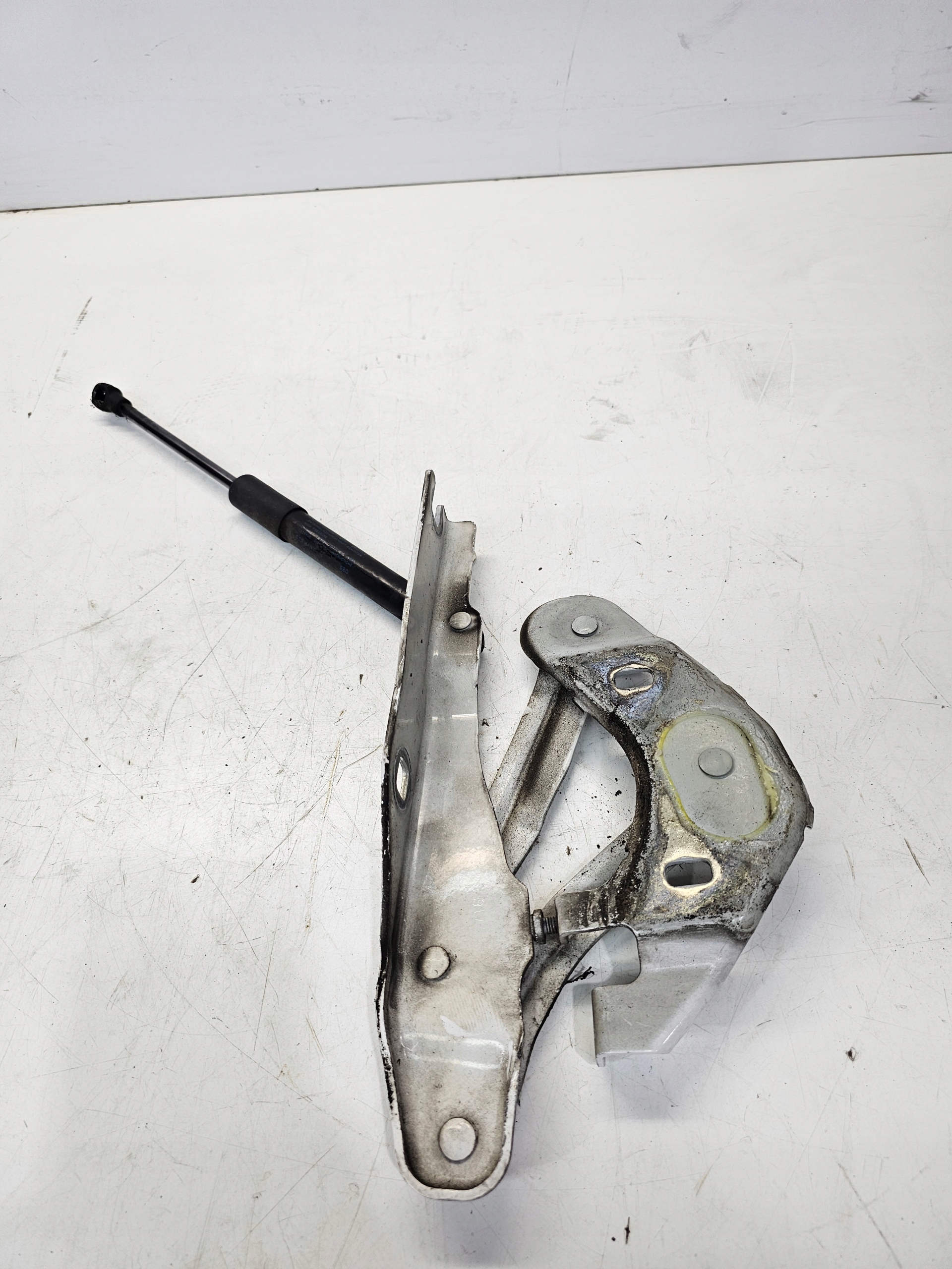 hinge bonnets left AUDI A1 8X 8X0823301A