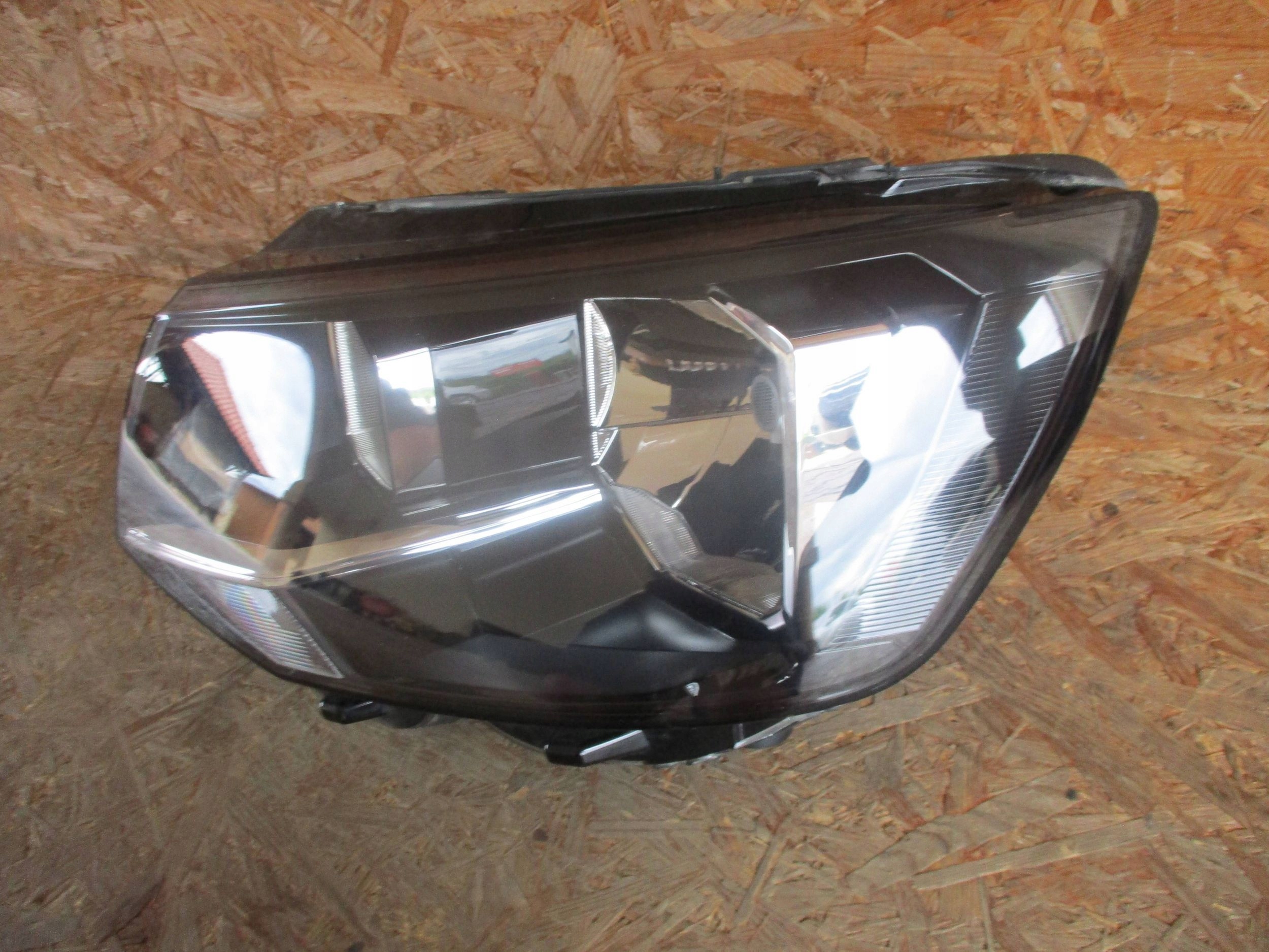 light front front left VW T6 7E1