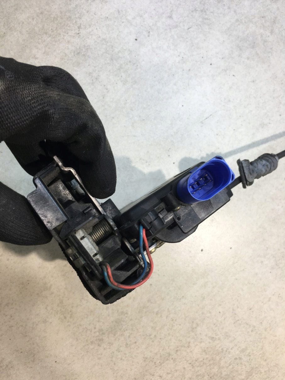 lock door right front SKODA FABIA and 3B1837016BQ 8 PIN
