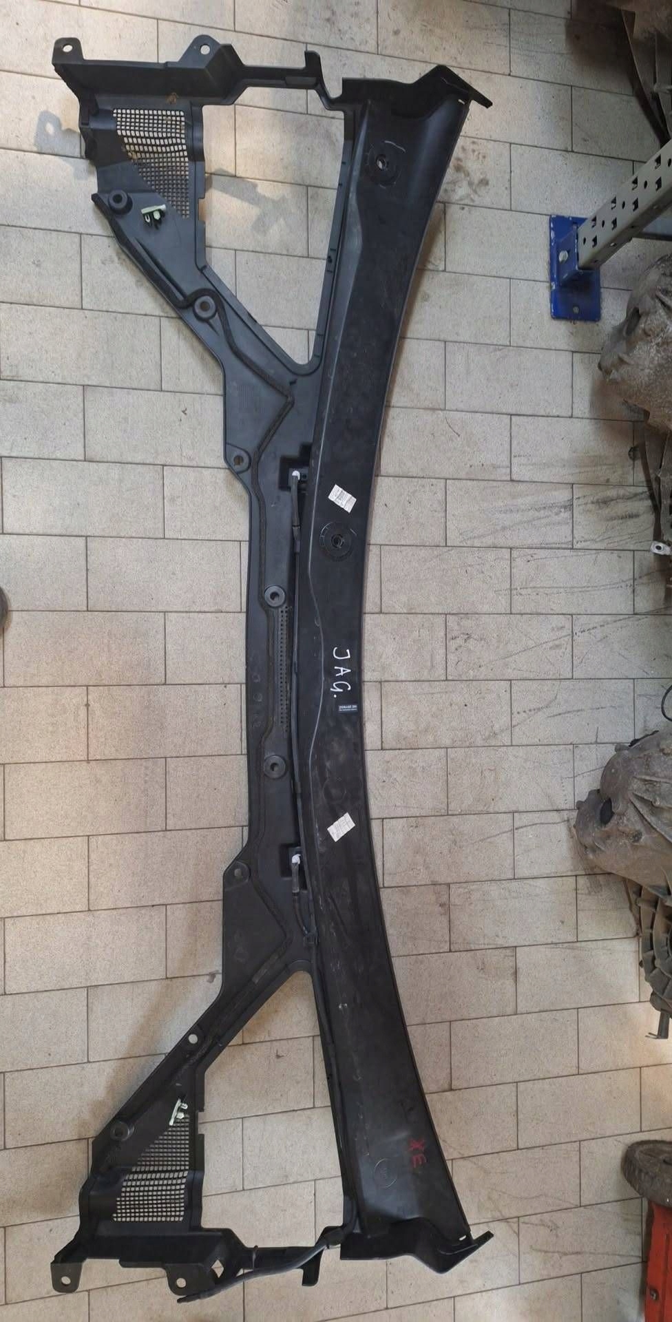 torpedo Jaguar XE GX73-4105