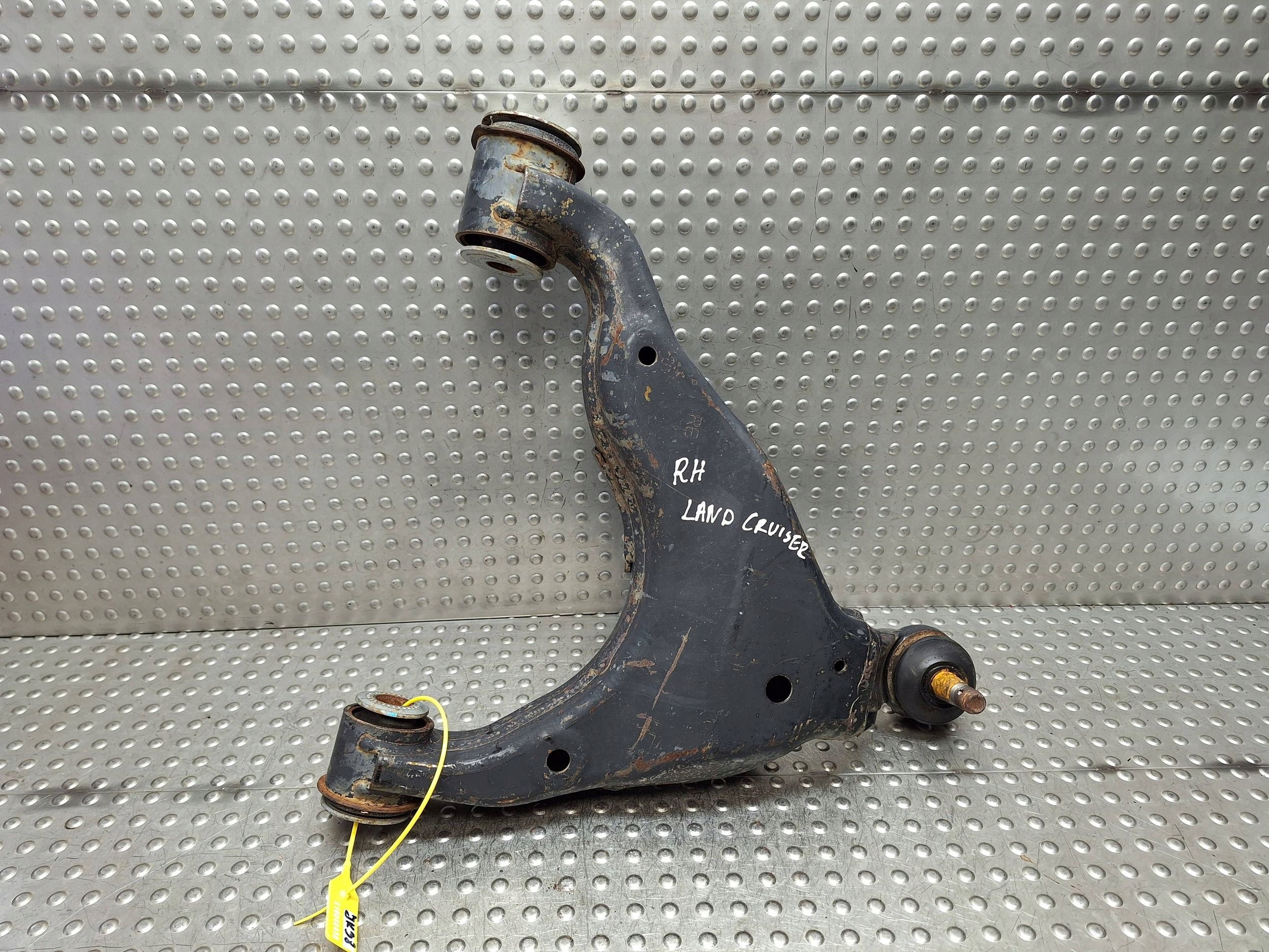 arm right front TOYOTA LAND CRUISER 150 09-13