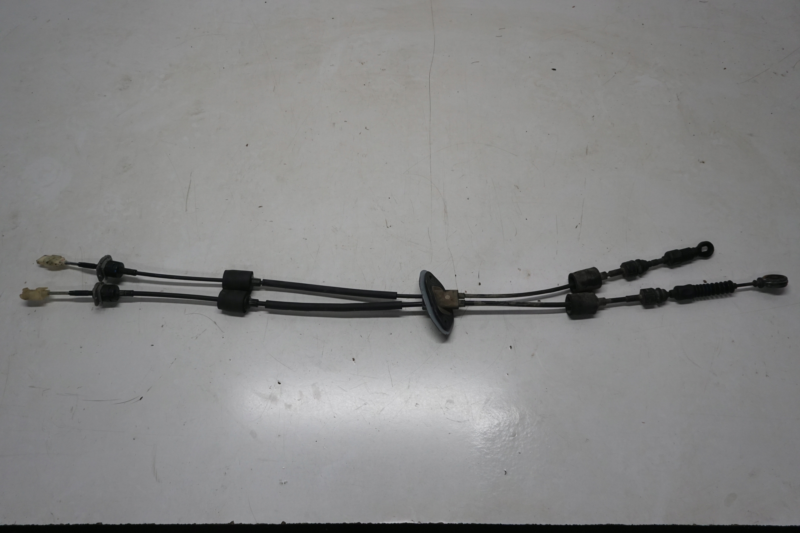 HYUNDAI i40 2011R 1.7CRDI LINKI CIĘGNA ZMIANY BIEGÓW 437943Z300