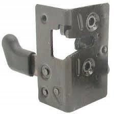 ЗАМОК ДВЕРИ DEUTZ AGROSTAR ПРАВЫЙ 04386534