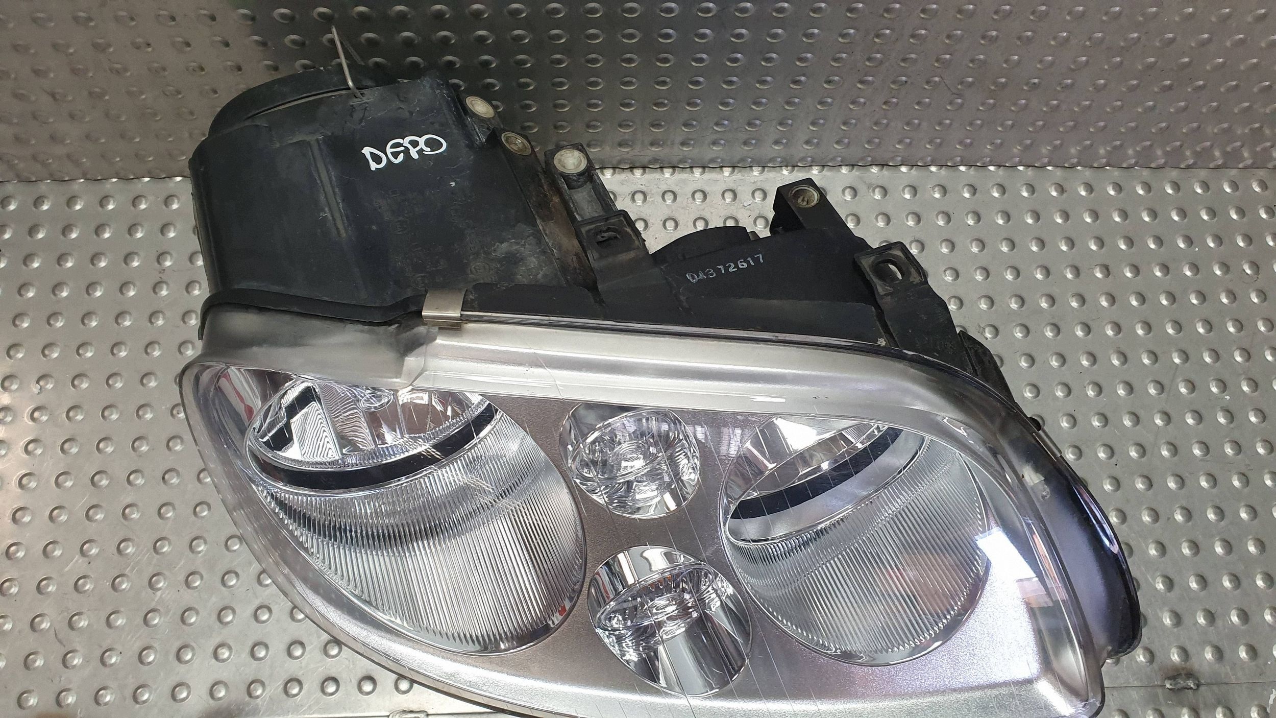 light front right VW TOURAN and DEPO 03
