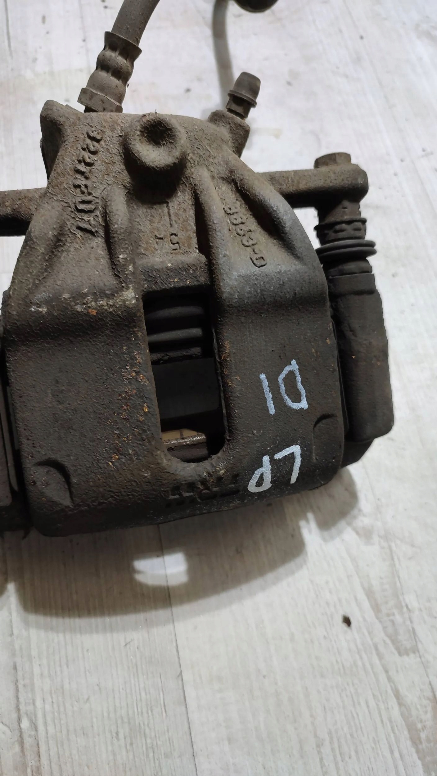 Dacia Duster and 16r 1.6b front side left caliper