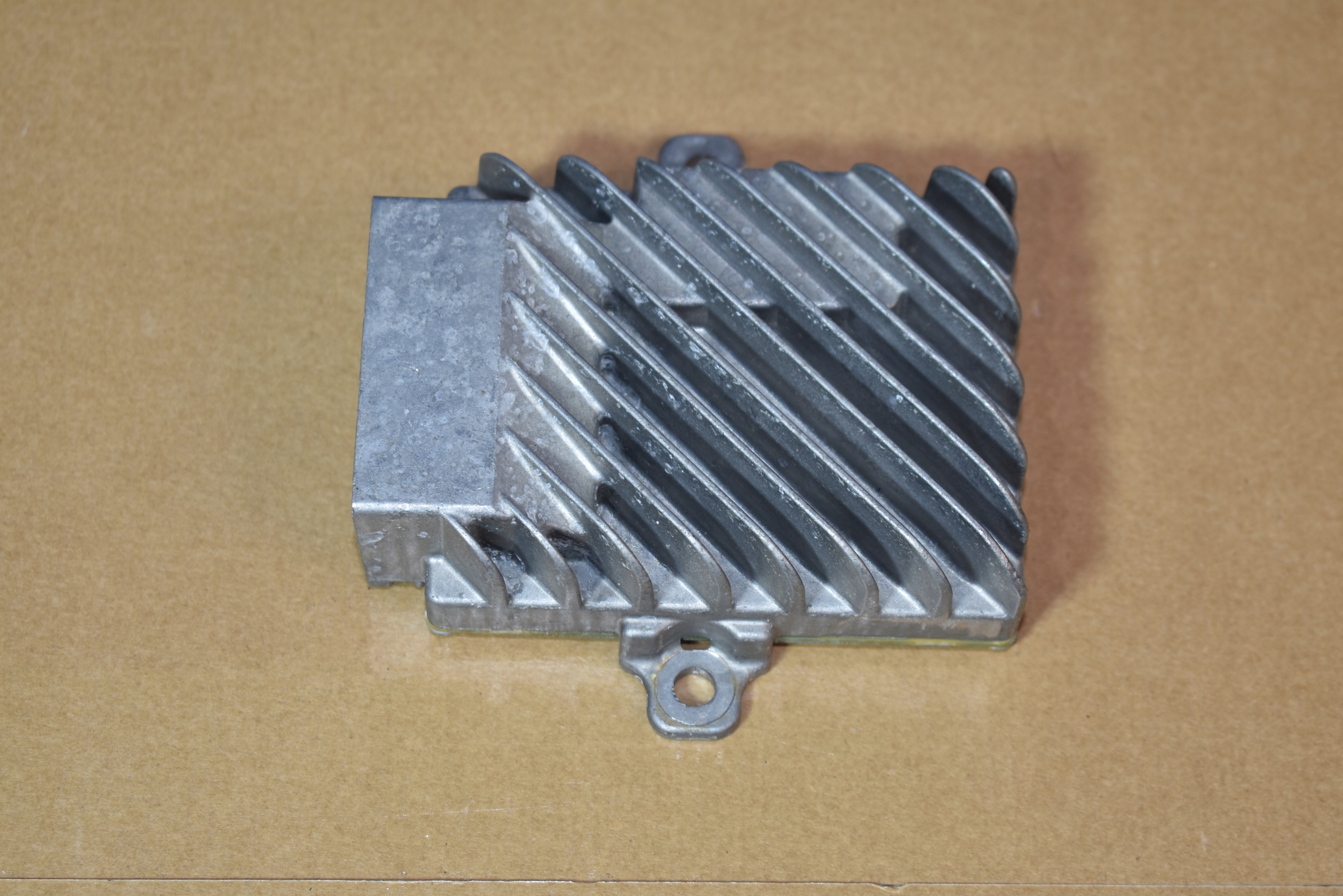 IDEALNY amplifier ACTIVE SOUND BMW 1
