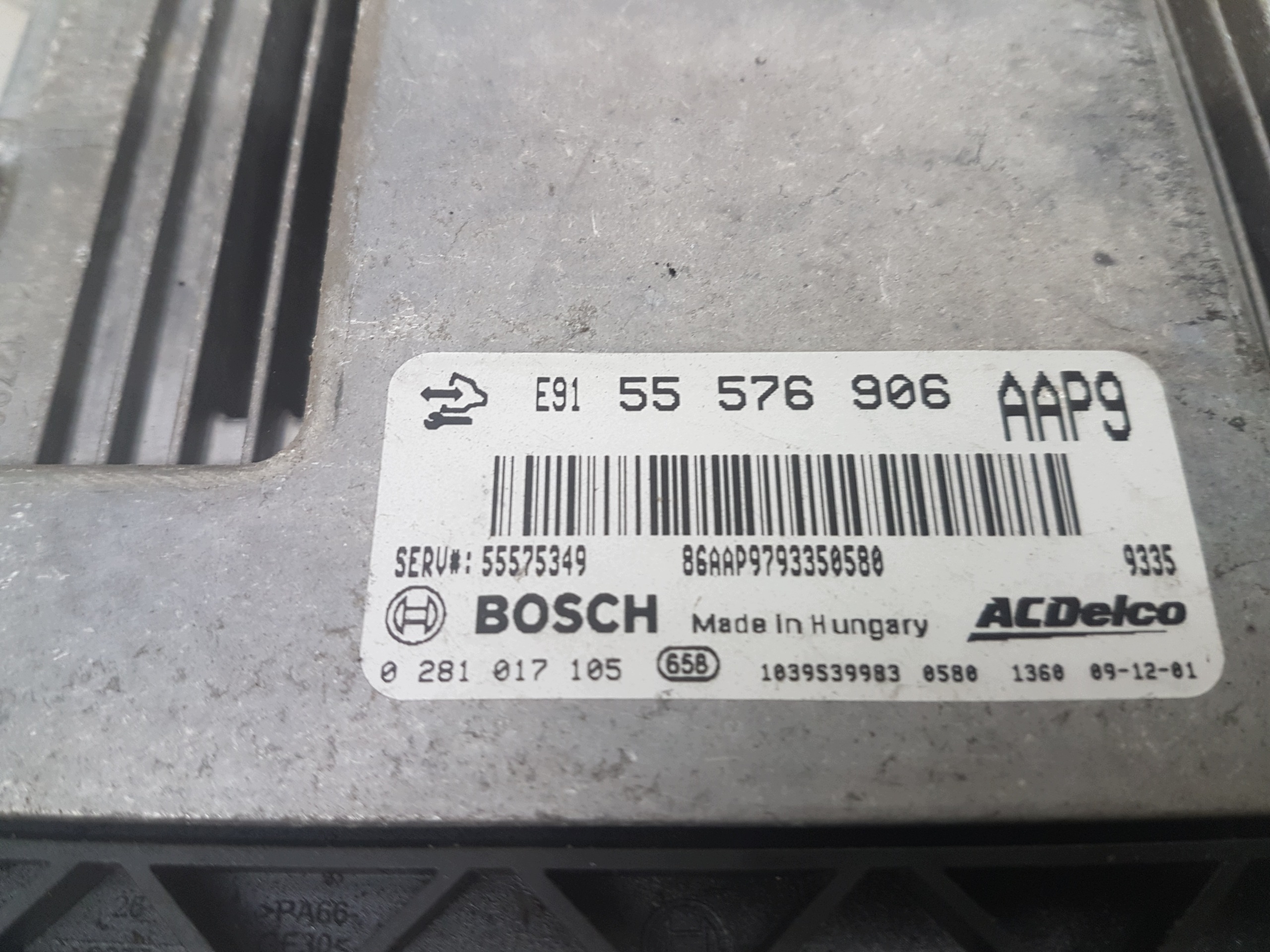 ordinateur moteur unité de commande électronique uce OPEL INSIGNIA 55576906 0281017105