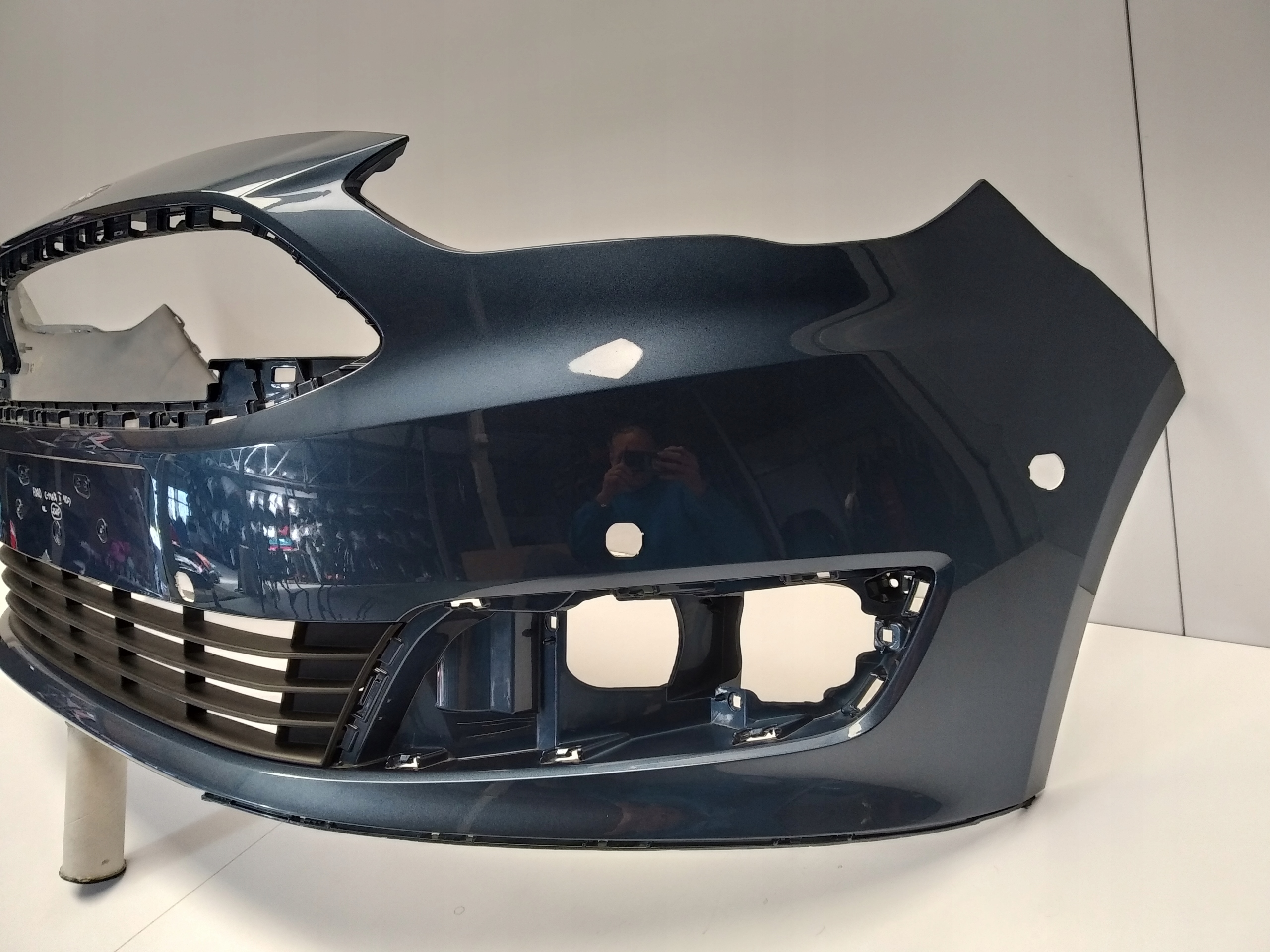 14+ Ford C-Max II Mk2 lift nárazník předek modrý originál