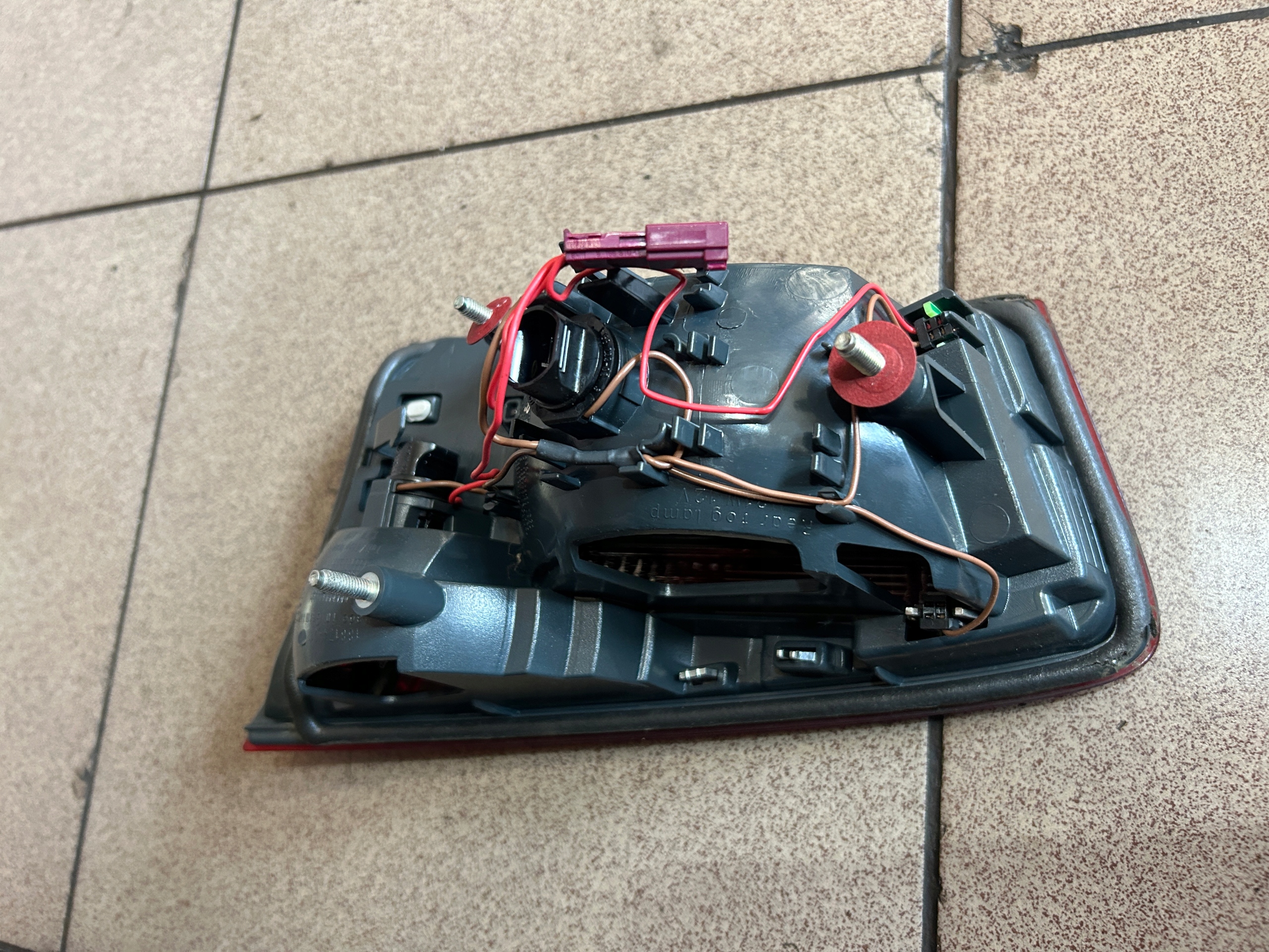 LAMPA LEWA TYŁ W KLAPĘ BMW F11 KOMBI LIFT Wersja Europejska