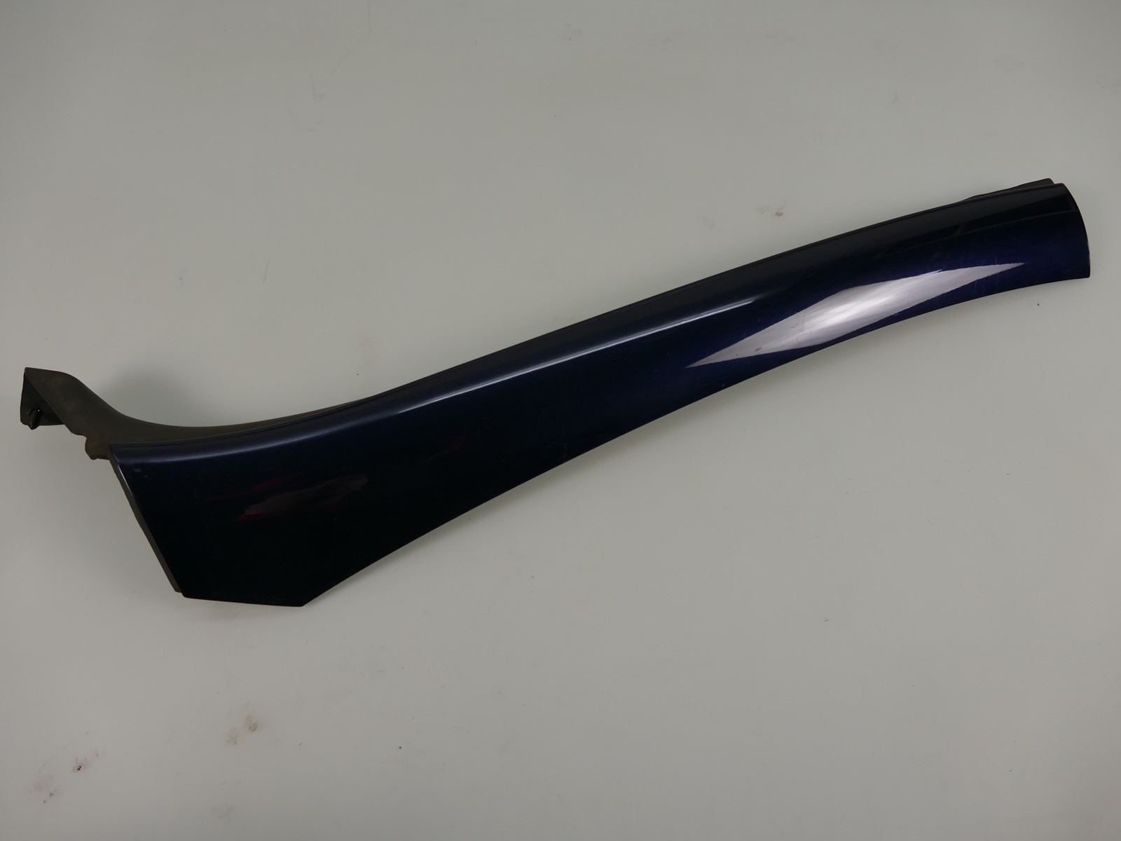 A1726900387 - MERCEDES R172 SLK W172 крышка стойки левая 890