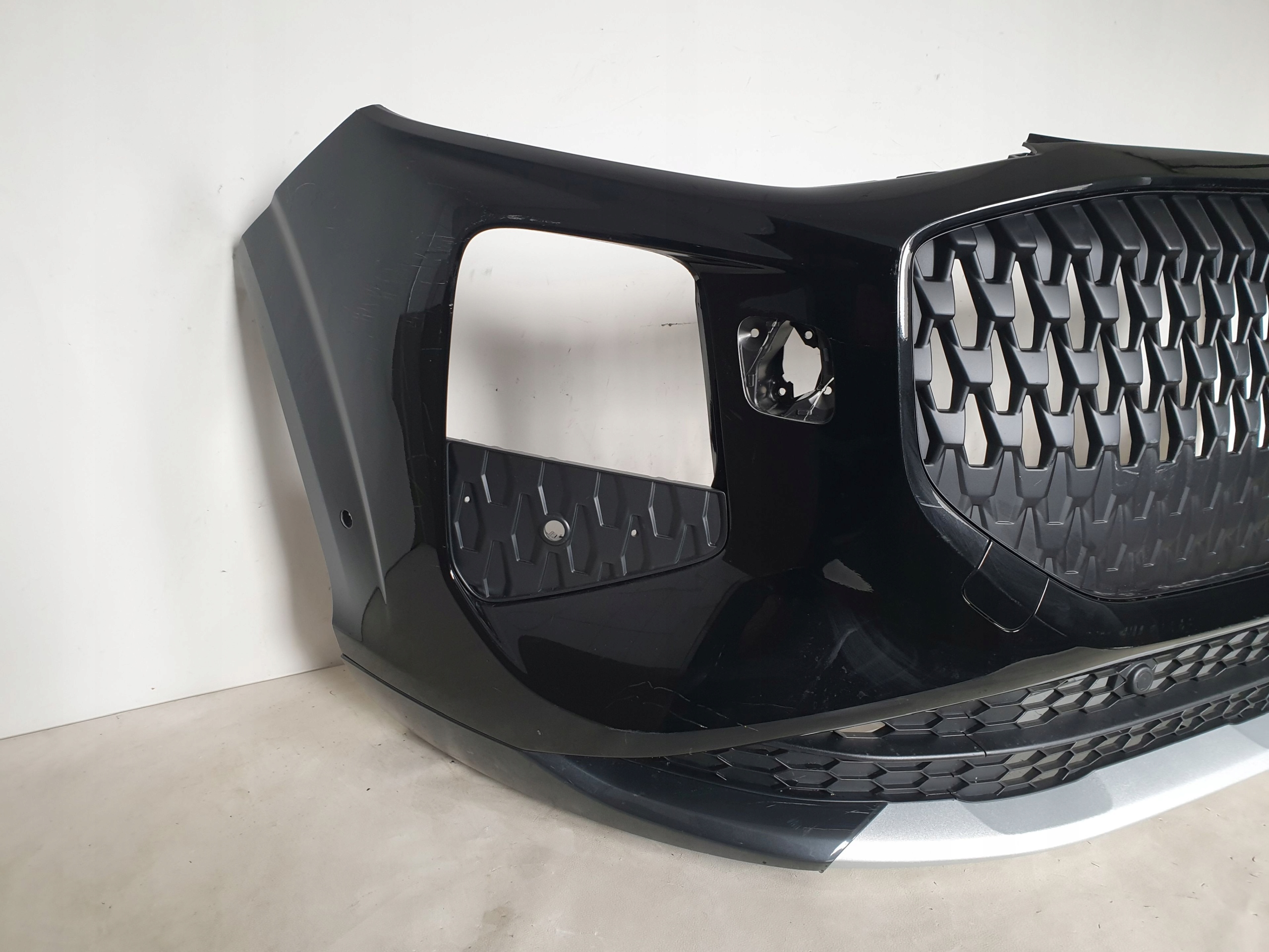 AUDI Q3 III 83H 25-> bumper front front 6 x PDC washers 83H807437