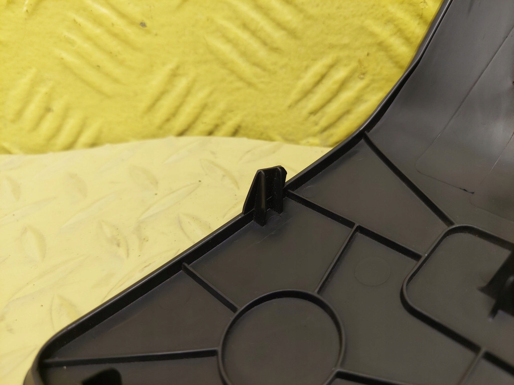 SKODA RAPID II cover below KONSOLE 8JB857917