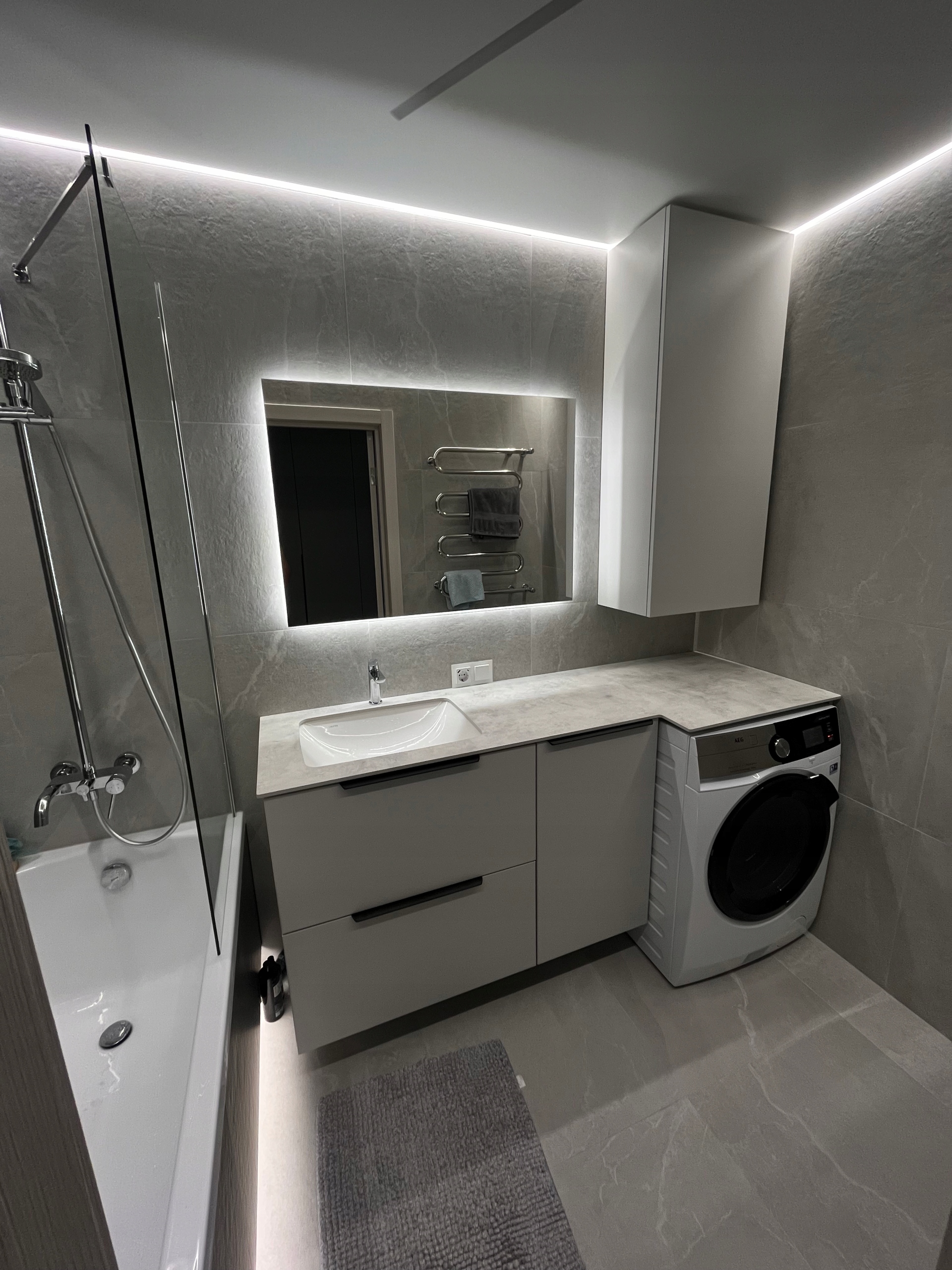 LUSTRO LED 80x70 cm ŁAZIENKOWE LEDOWE PODŚWIETLANE NOWOCZESNE FREESIA Kod producenta LUSTRO ŁAZIENKOWE DO SALONU PRZEDPOKOJU LED