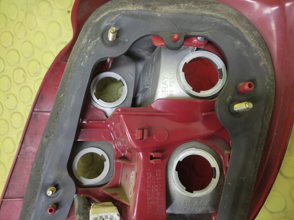 DAEWOO NUBIRA light left rear part