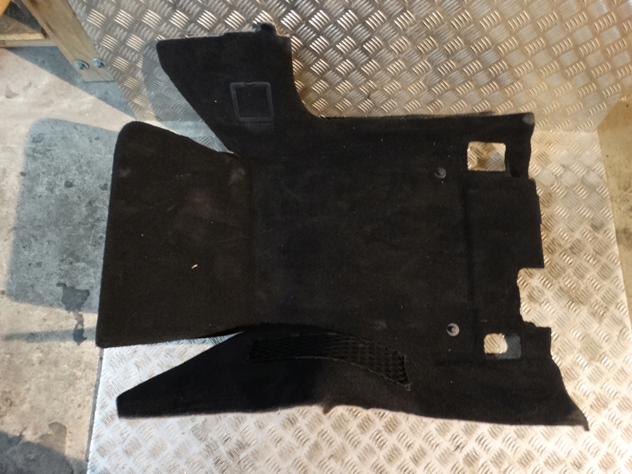 perfect condition carpet front front right MERCEDES W223 1